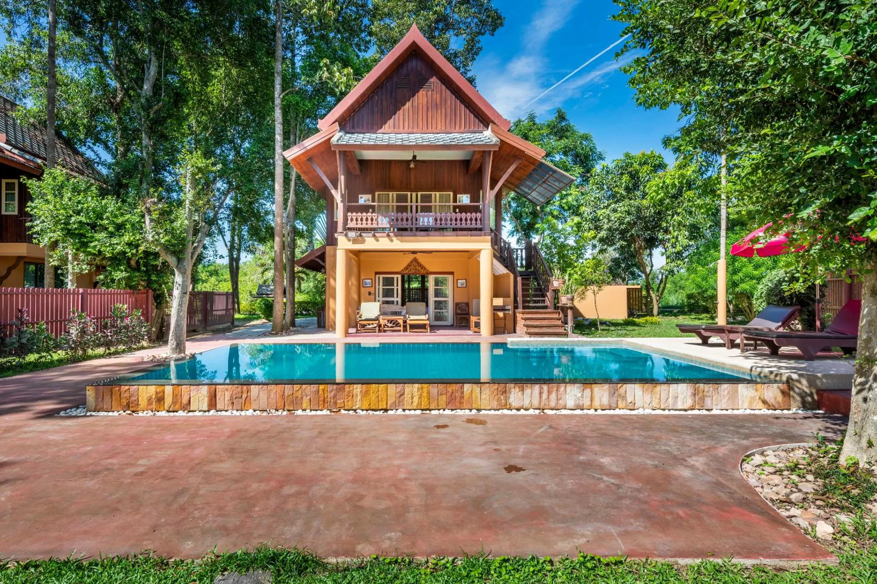 Swimming pool in Vana Varin Resort