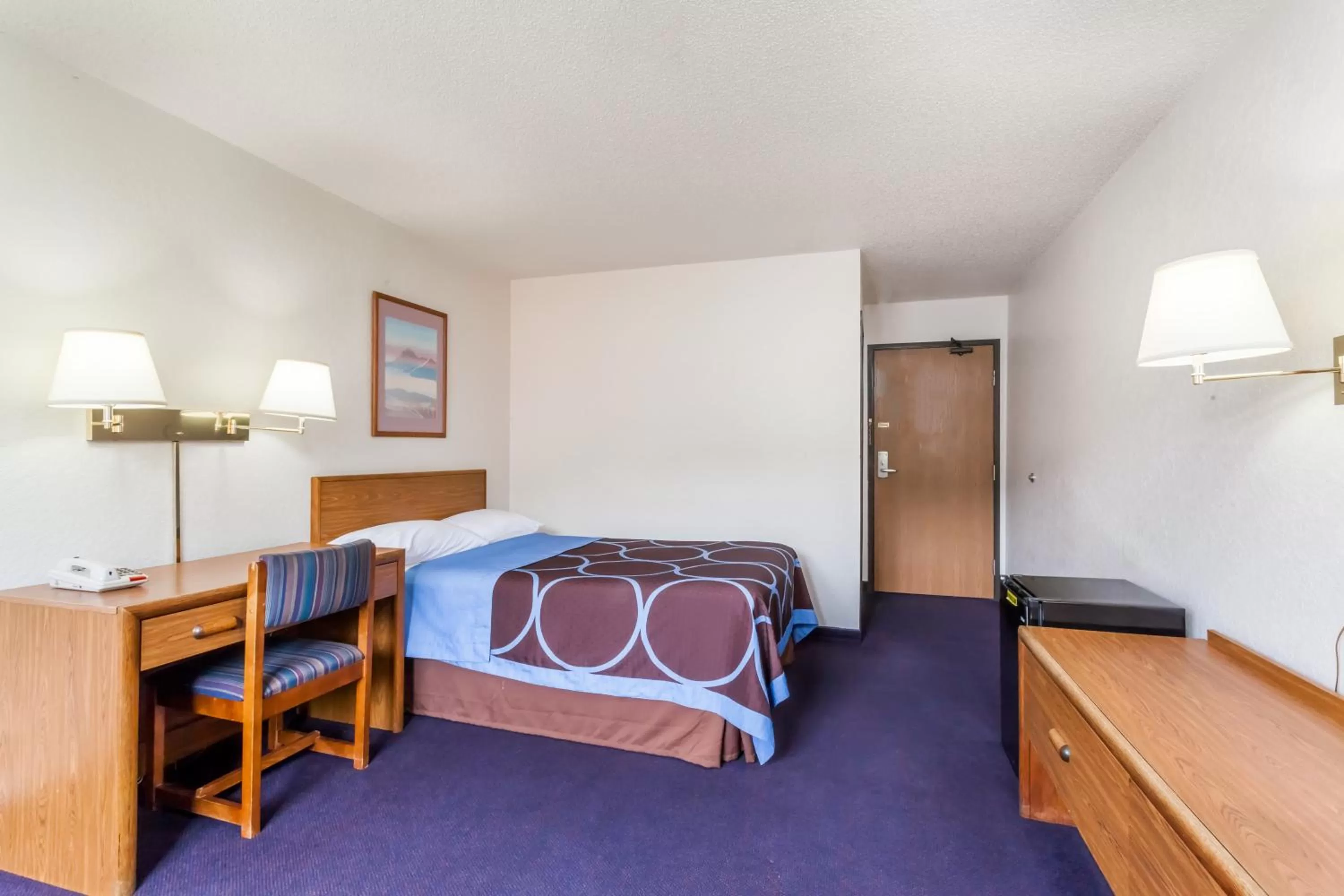 Bedroom, Bed in Super 8 by Wyndham Sidney NY