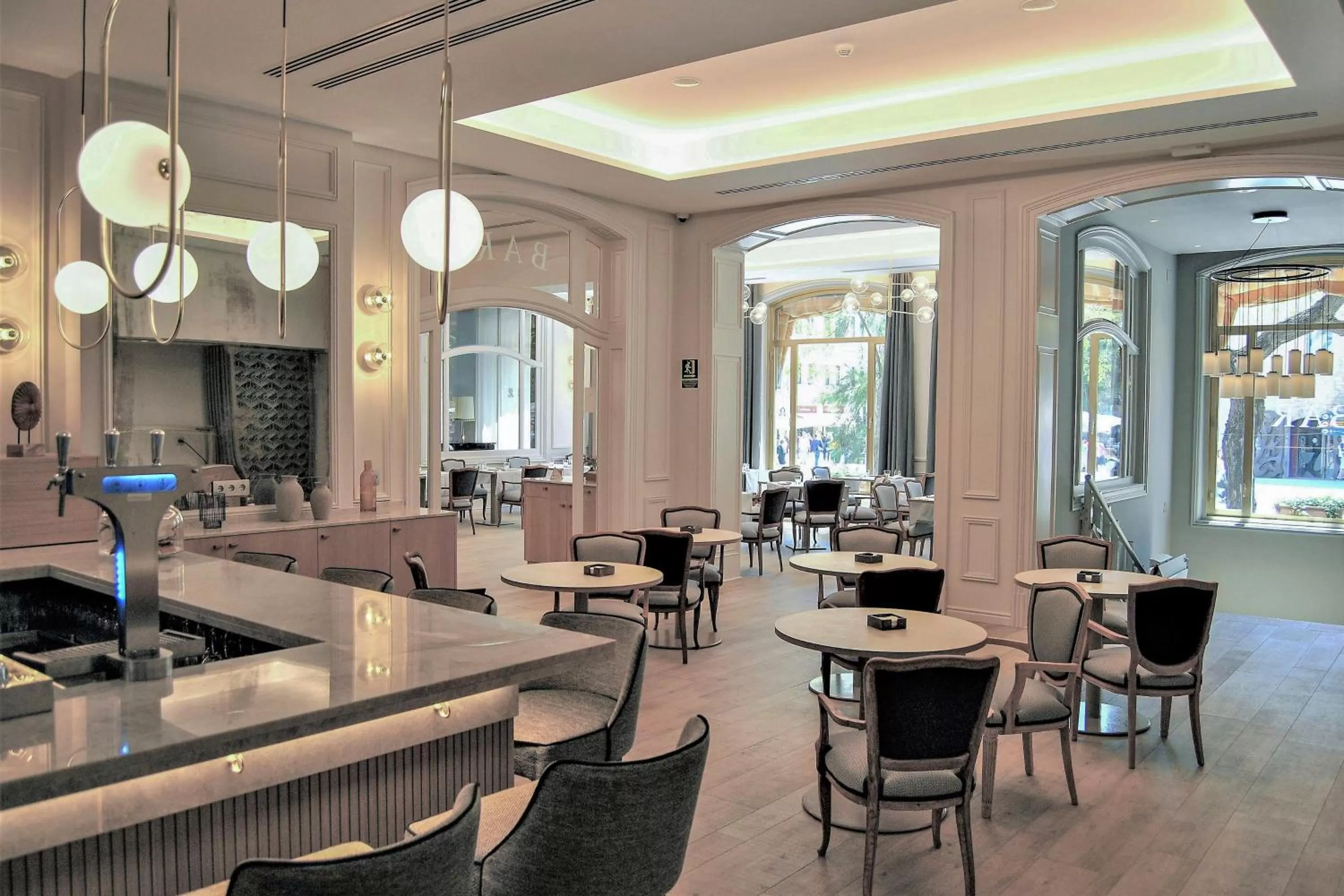 Lounge or bar in Lamaro Hotel