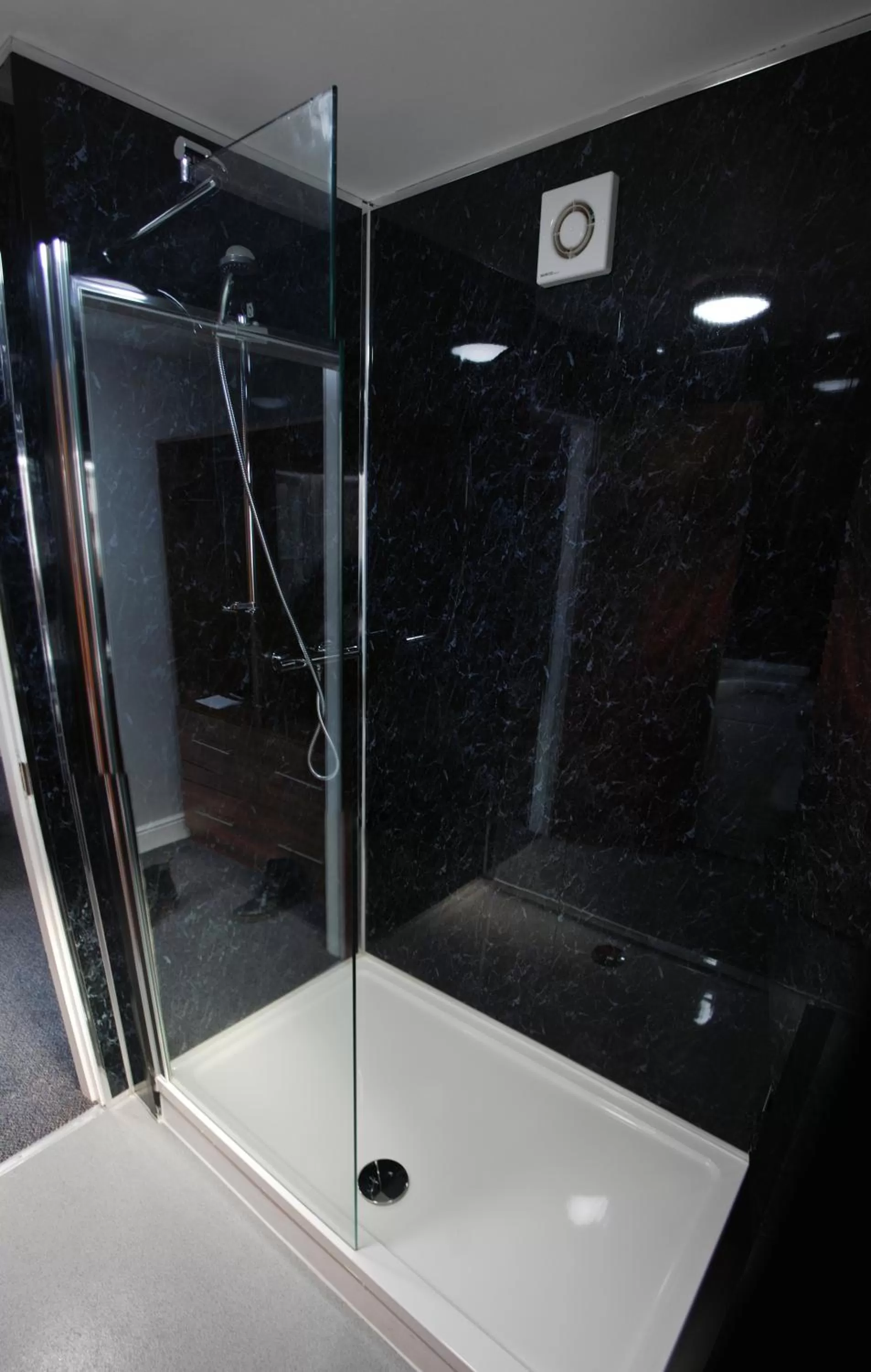 Shower in The Liverpool Inn Hotel