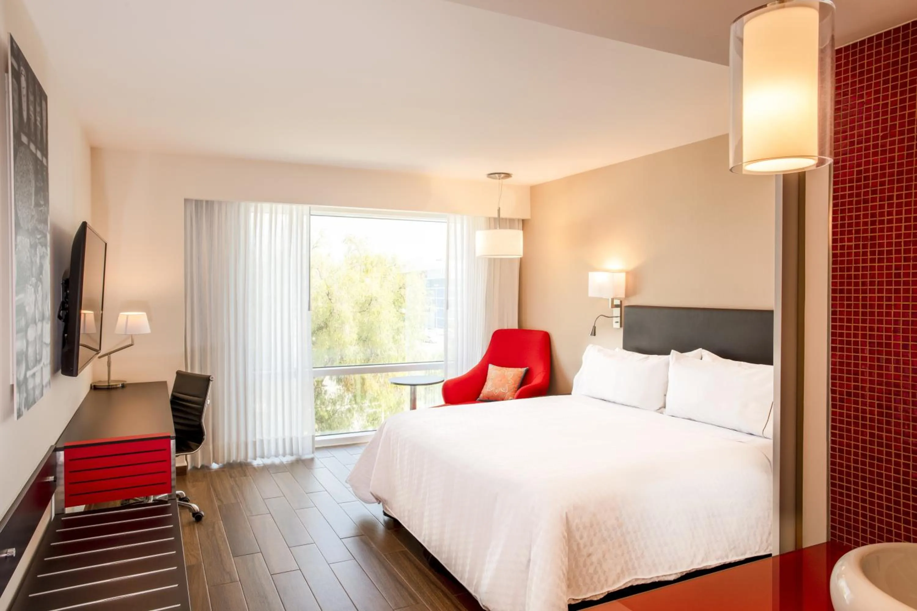 Bedroom, Bed in Fiesta Inn Celaya Galerias