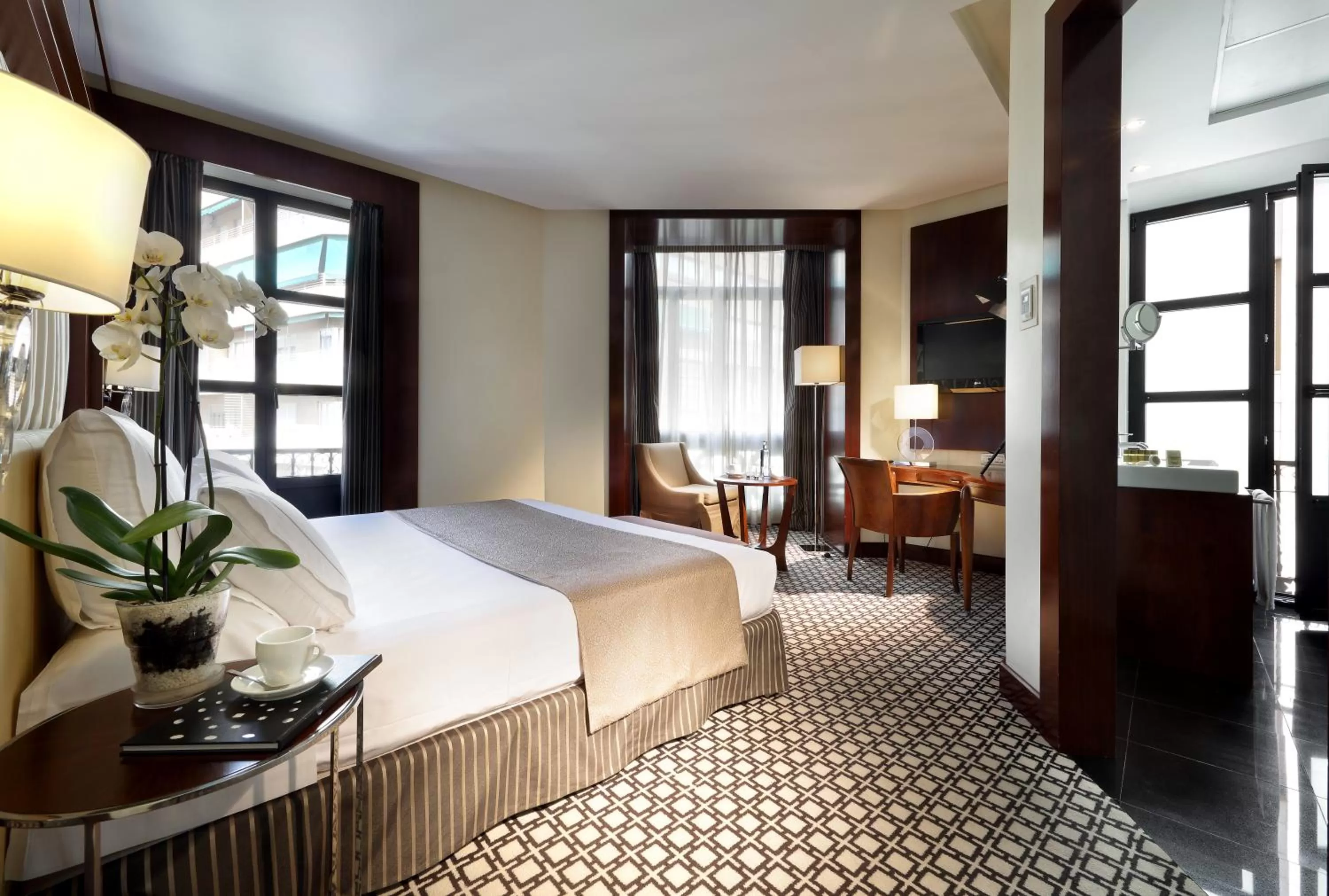 Bed in Eurostars Gran Via