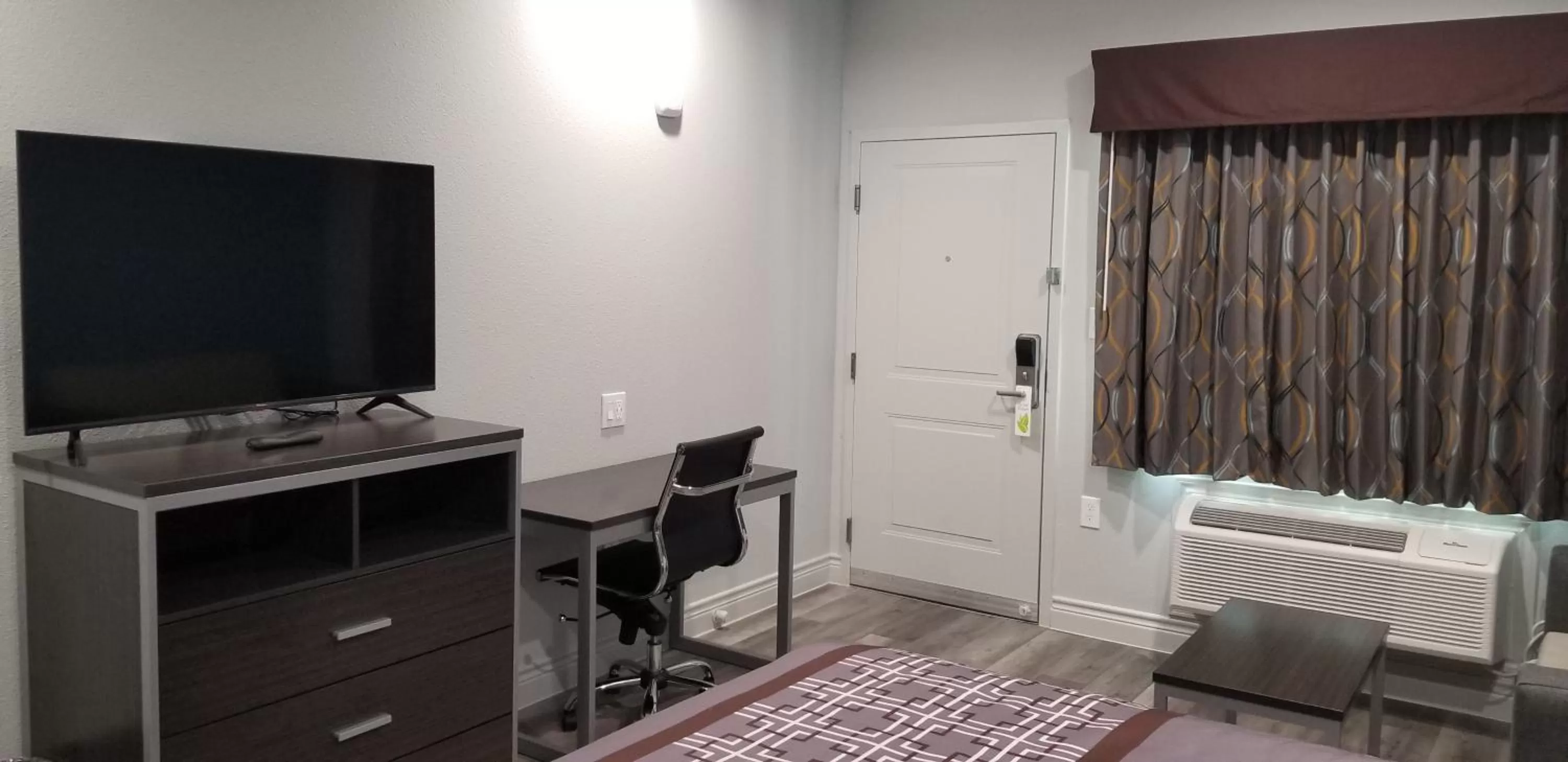 TV and multimedia in Studio 6 Deer Park, Tx