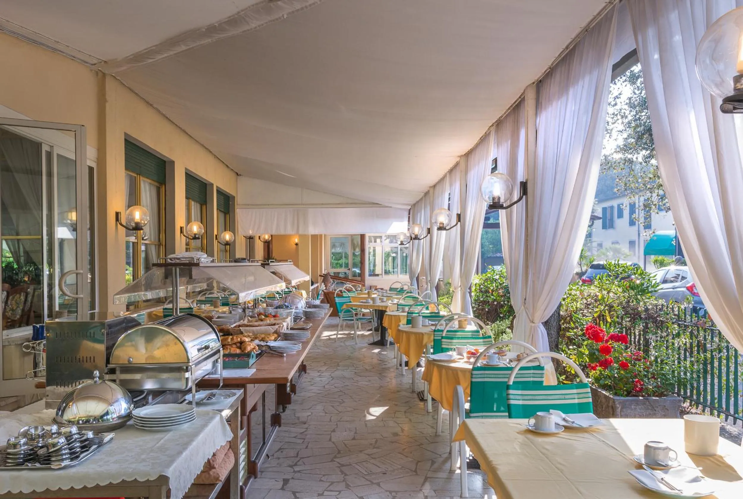 Restaurant/places to eat in Hotel Verdemare