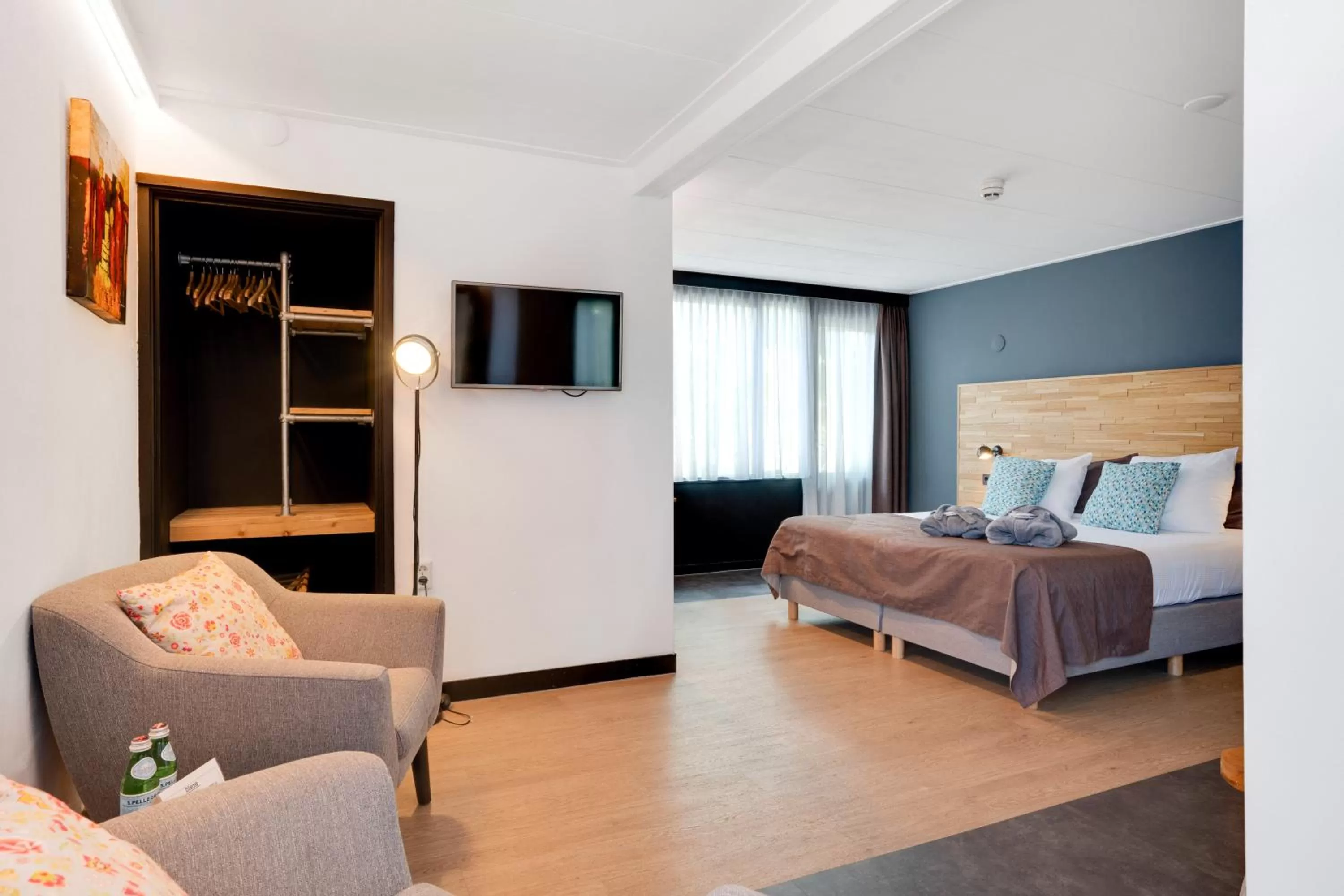 TV and multimedia, Bed in Hotel Bieze