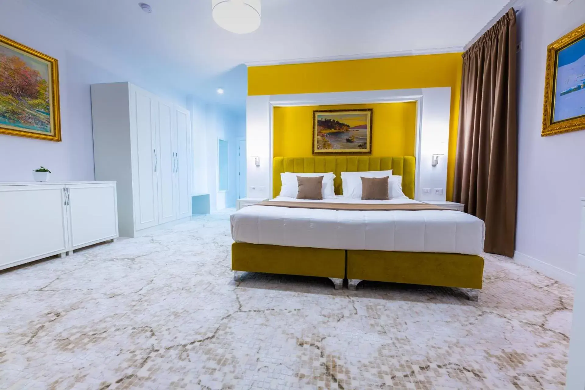 Deluxe Double Room in ART Hotel Tirana Deluxe Double Room in ART Hotel Tirana