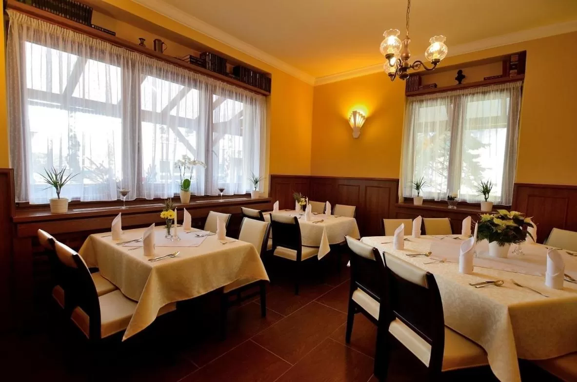Restaurant/Places to Eat in U Dobrého Lva