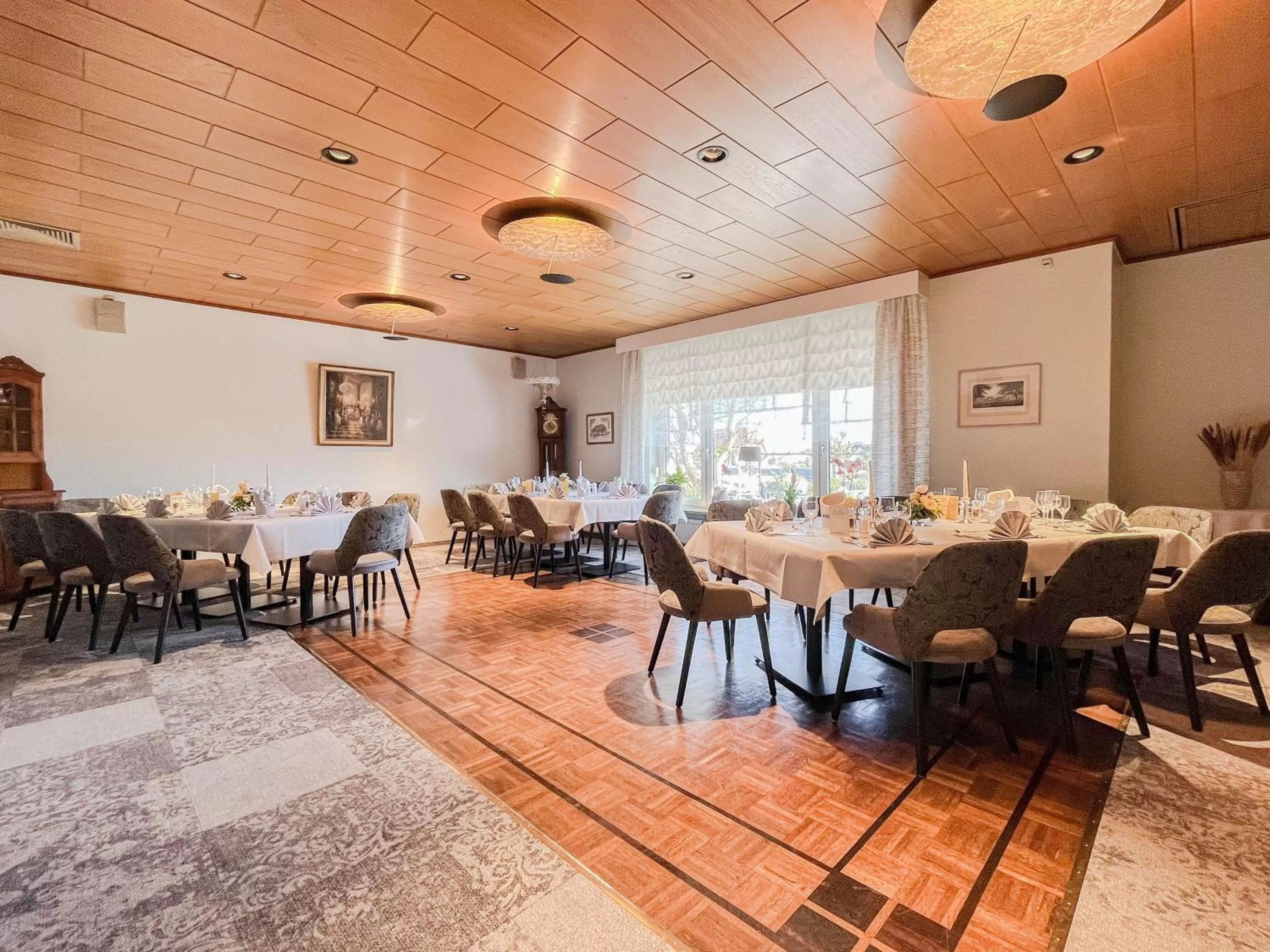 Restaurant/places to eat in Hotel-Restaurant Vier Linden