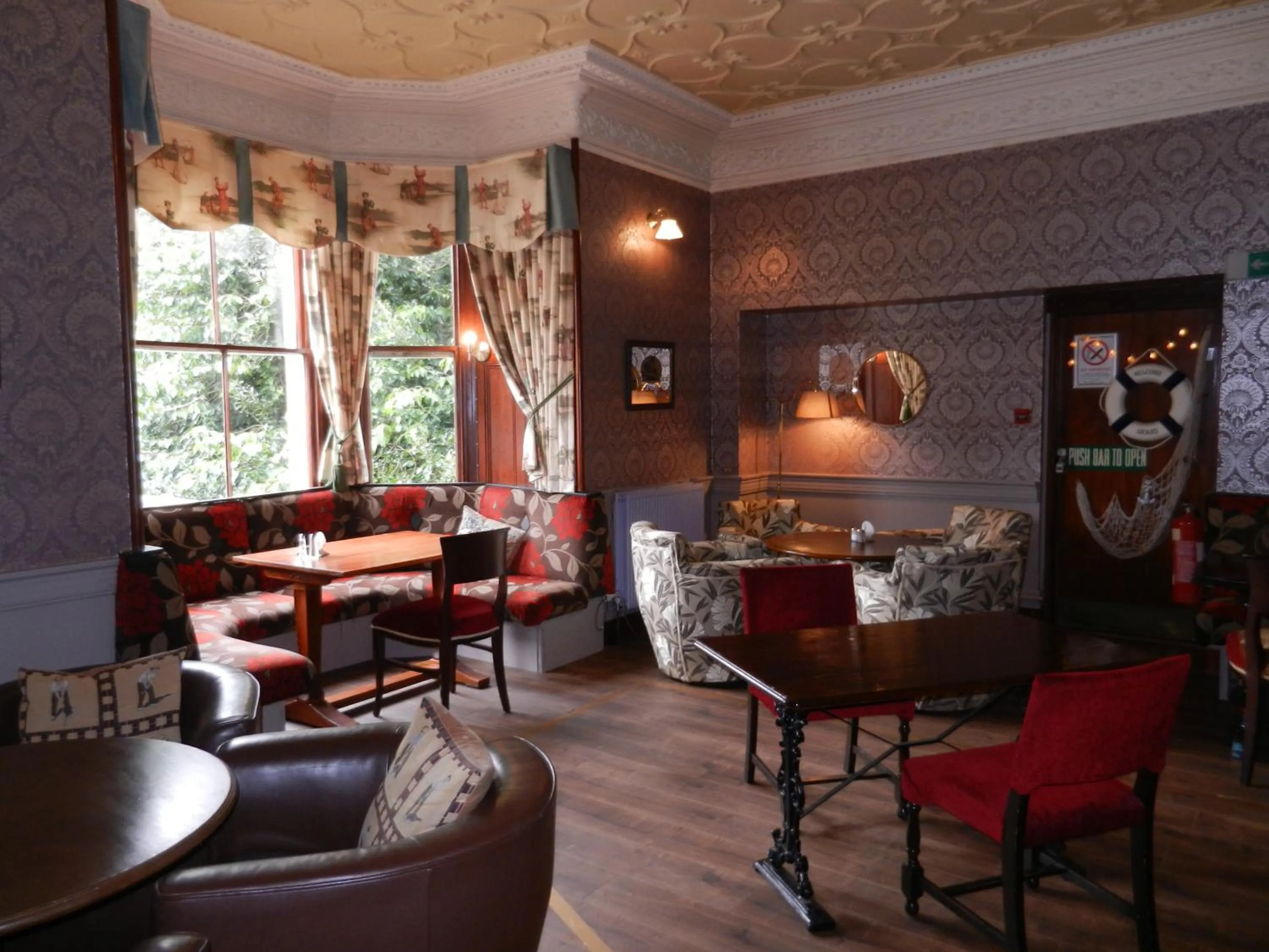 Lounge or bar in Mansfield Castle Hotel
