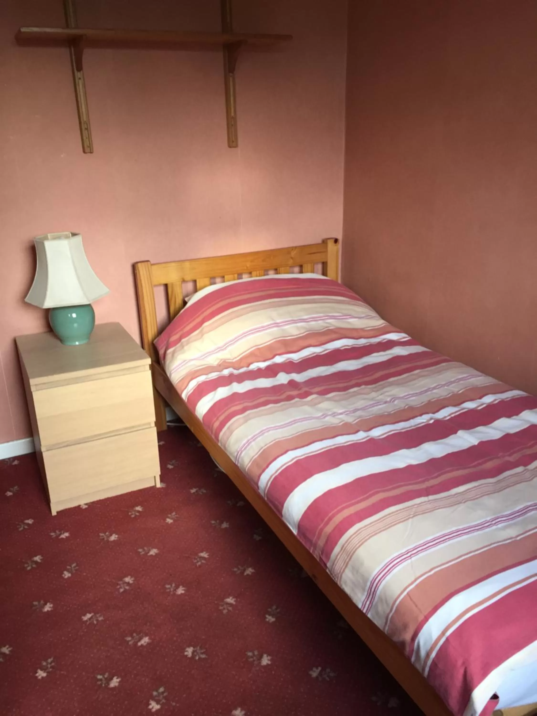 Bed in Hotel 5 Ravenhurst Drive M6 J7