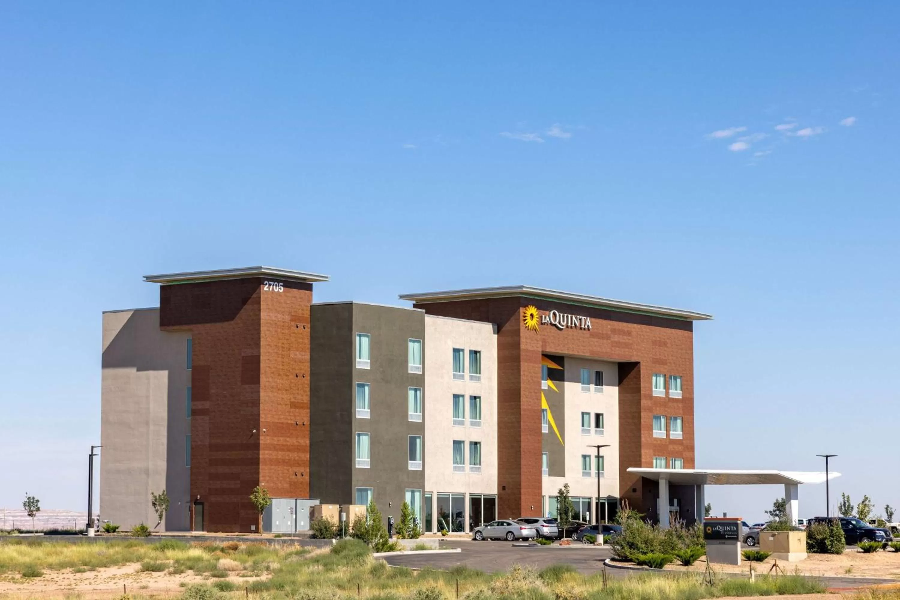 Property building in La Quinta Inn & Suites by Wyndham Holbrook Petrified Forest