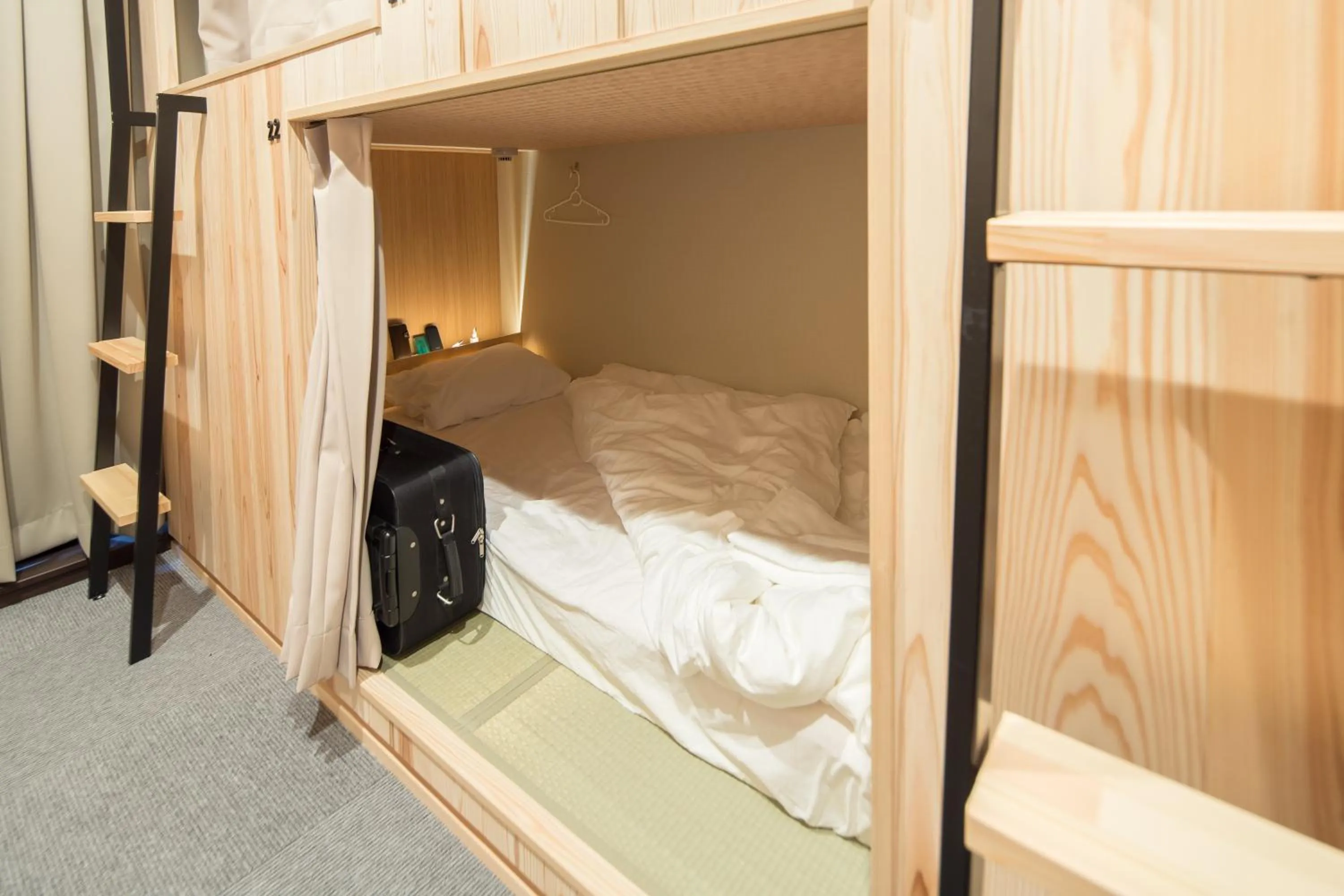 Bunk Bed in Mixed Dormitory Room in Ryokan Hostel Gion
