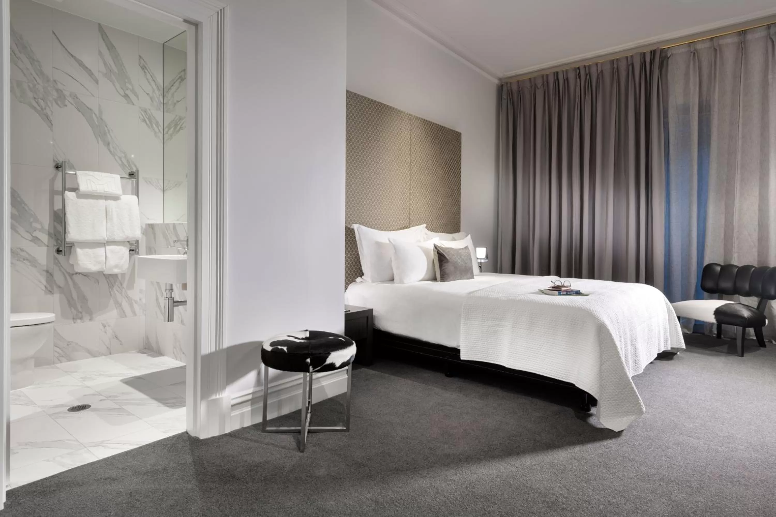 Photo of the whole room, Bed in The Melbourne Hotel