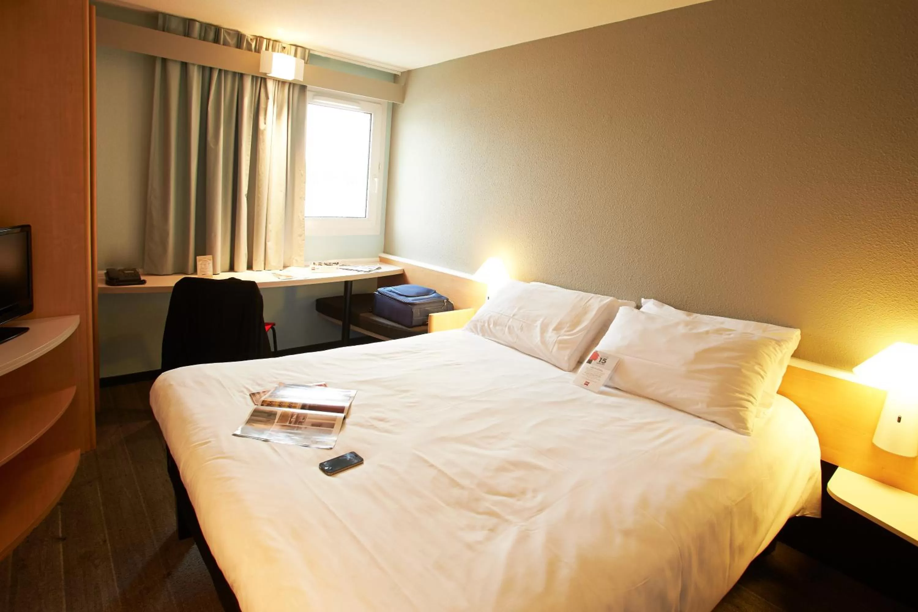 Bedroom, Bed in Ibis Auray
