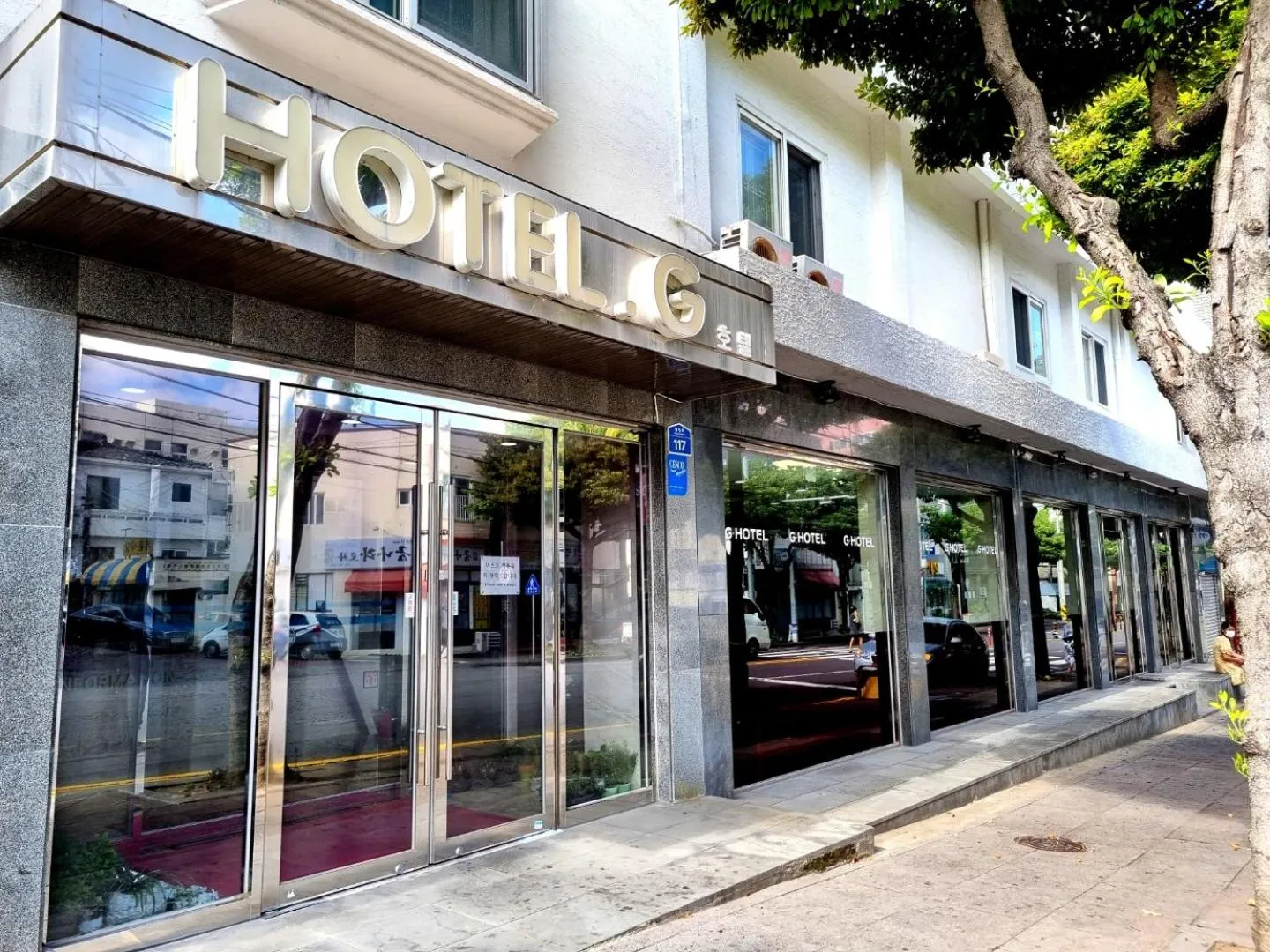 Facade/entrance in Hotel G