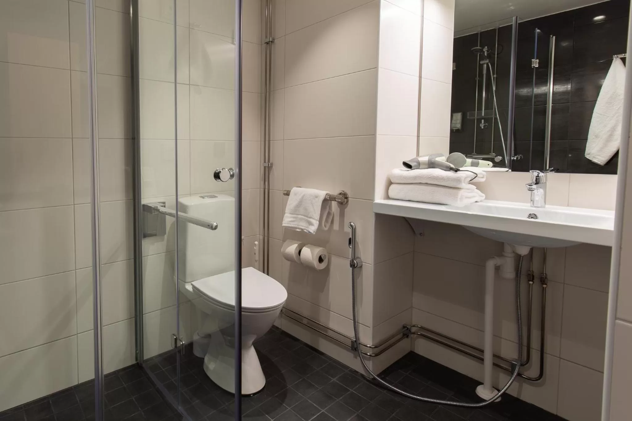 Shower in Hotel Linnasmäki