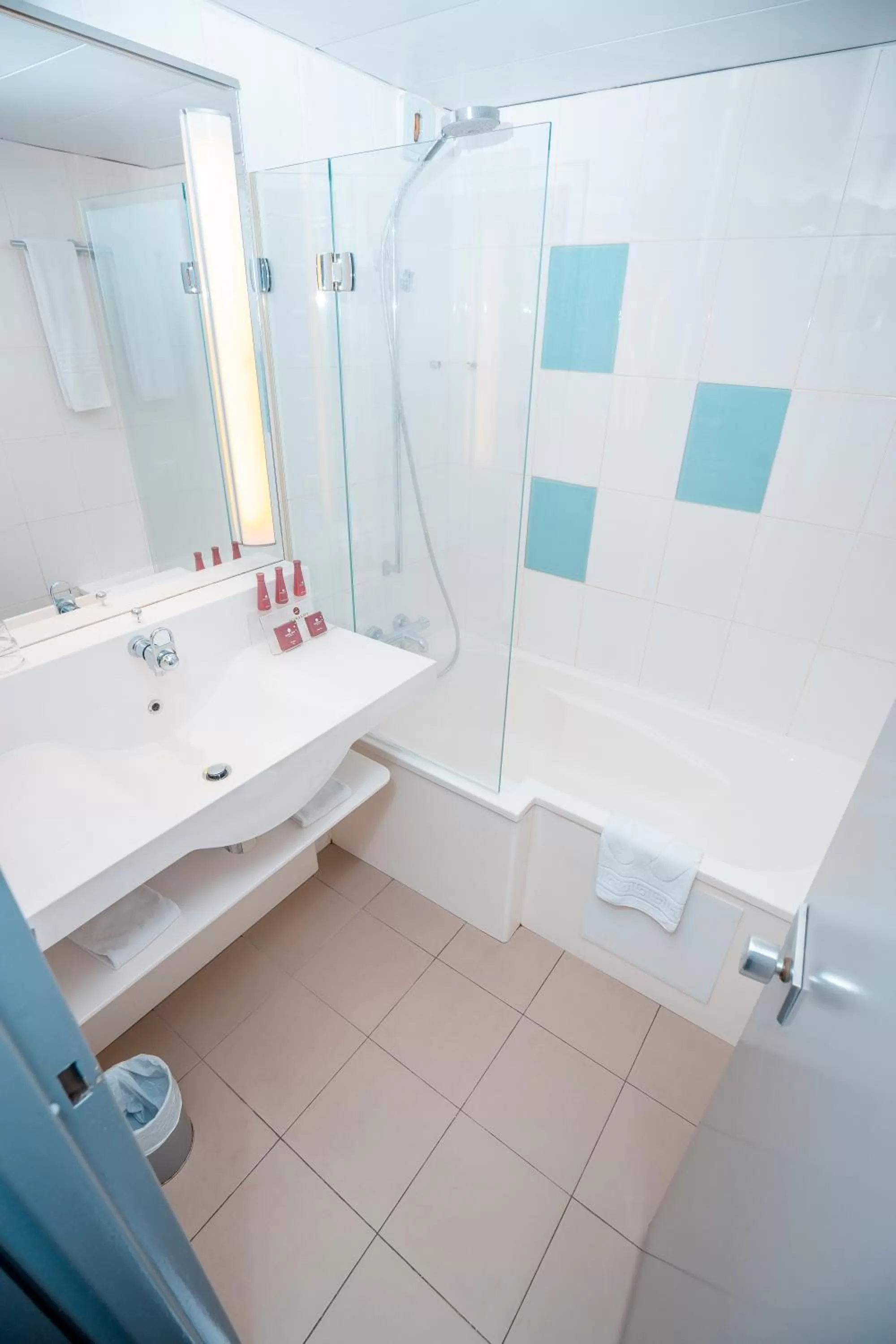 Photo of the whole room in Accra City Hotel