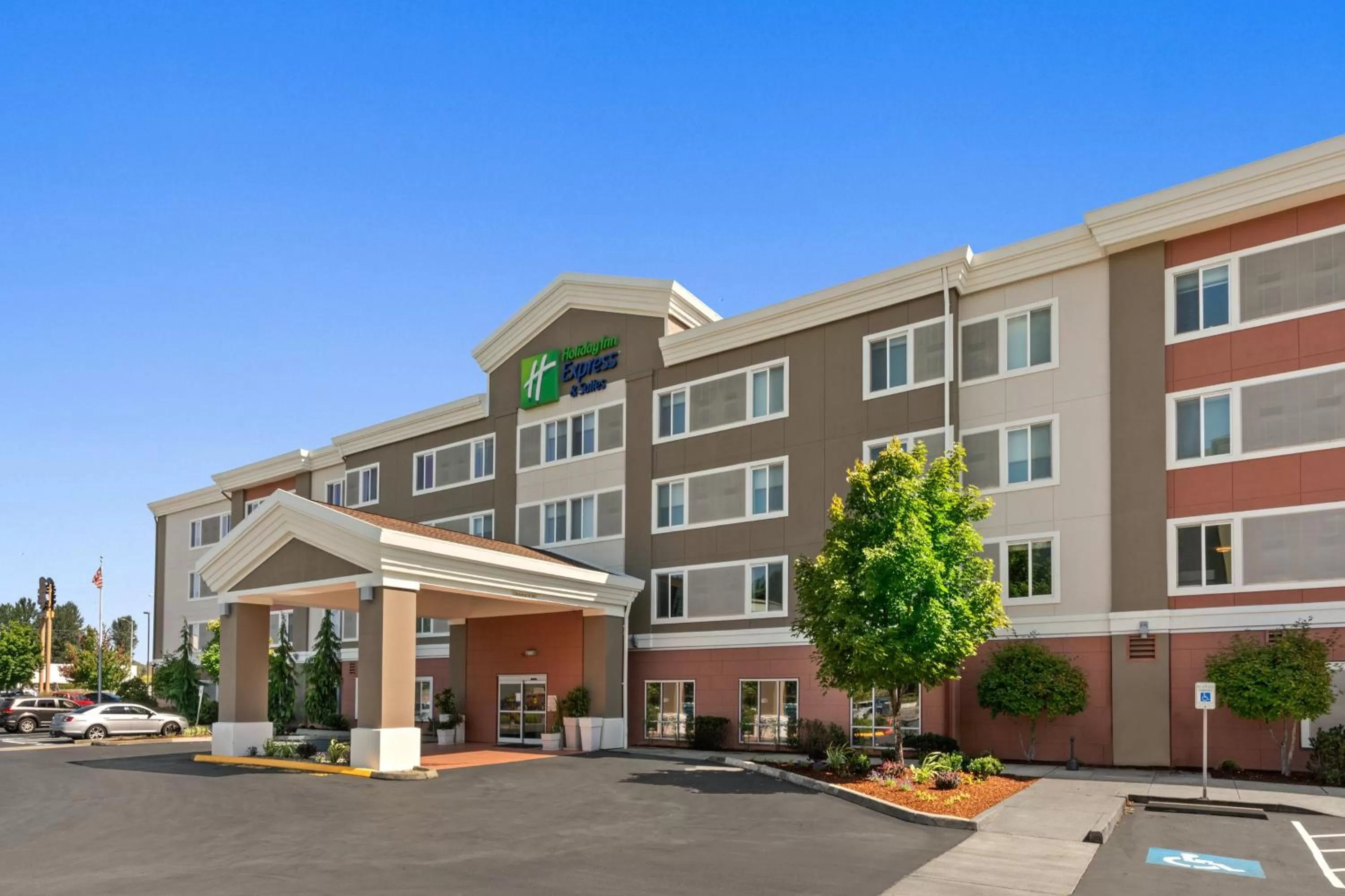Property building in Holiday Inn Express and Suites Sumner by IHG