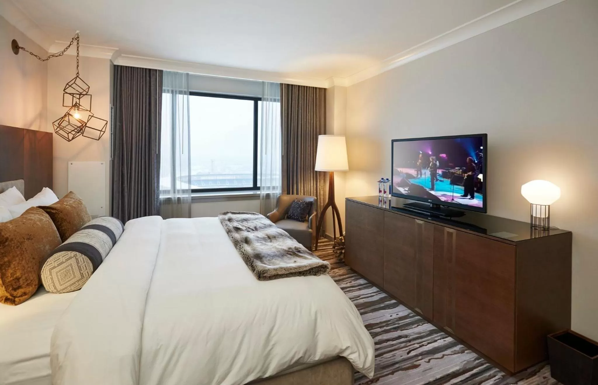 Photo of the whole room, Bed in The Lofton Hotel Minneapolis, Tapestry Collection by Hilton