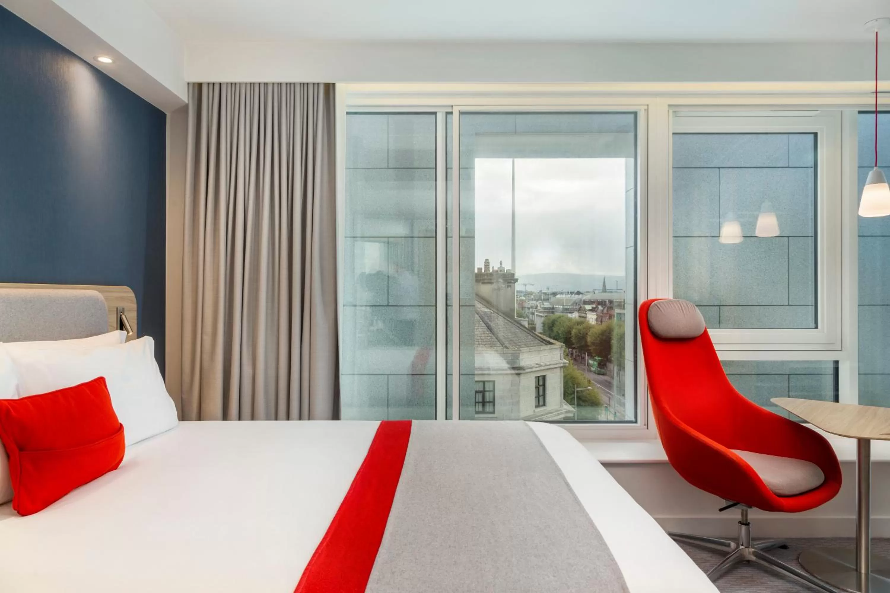Photo of the whole room, Bed in Holiday Inn Express Dublin City Centre by IHG
