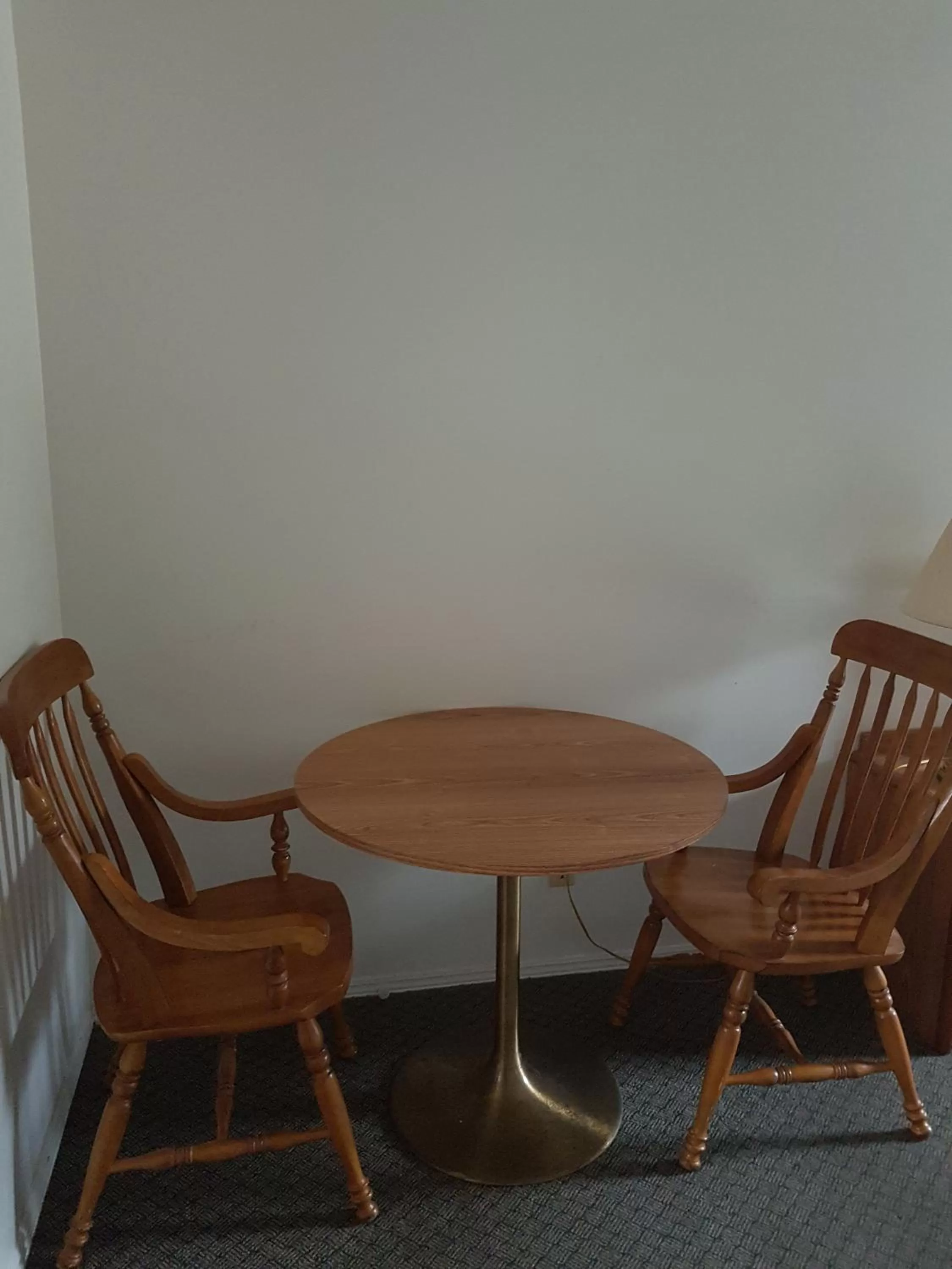 Covered Bridge Inn & Suites