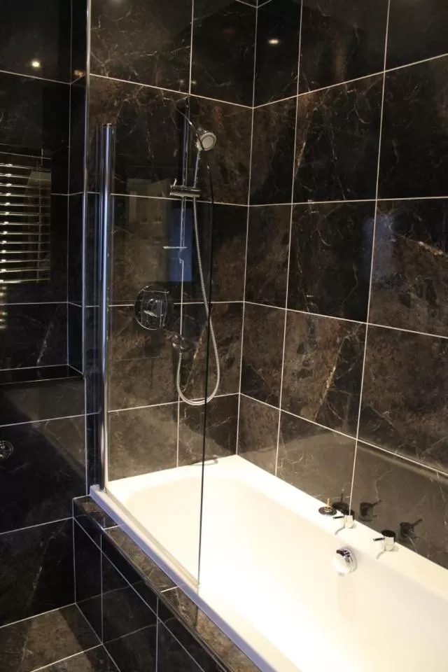 Bathroom in Applegarth Villa Hotel & Restaurant (Adult Only)