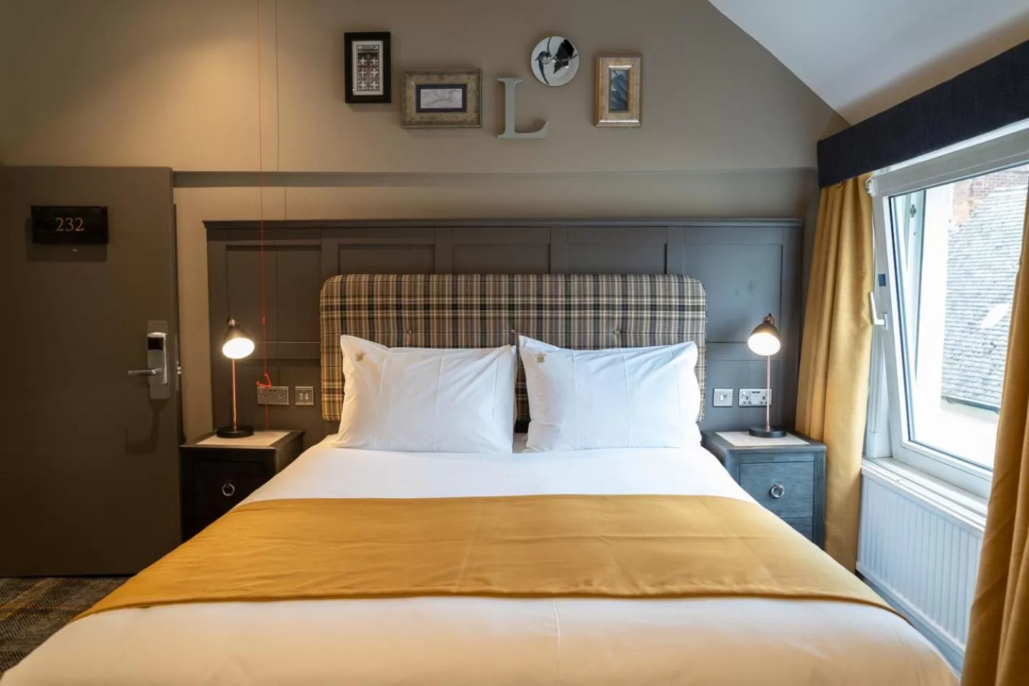 Bedroom, Bed in The Feathers Hotel