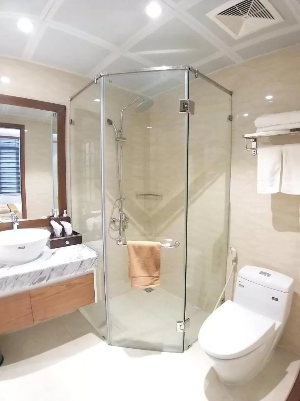 Bathroom in Samatha Hotel Bai Chay, Ha Long