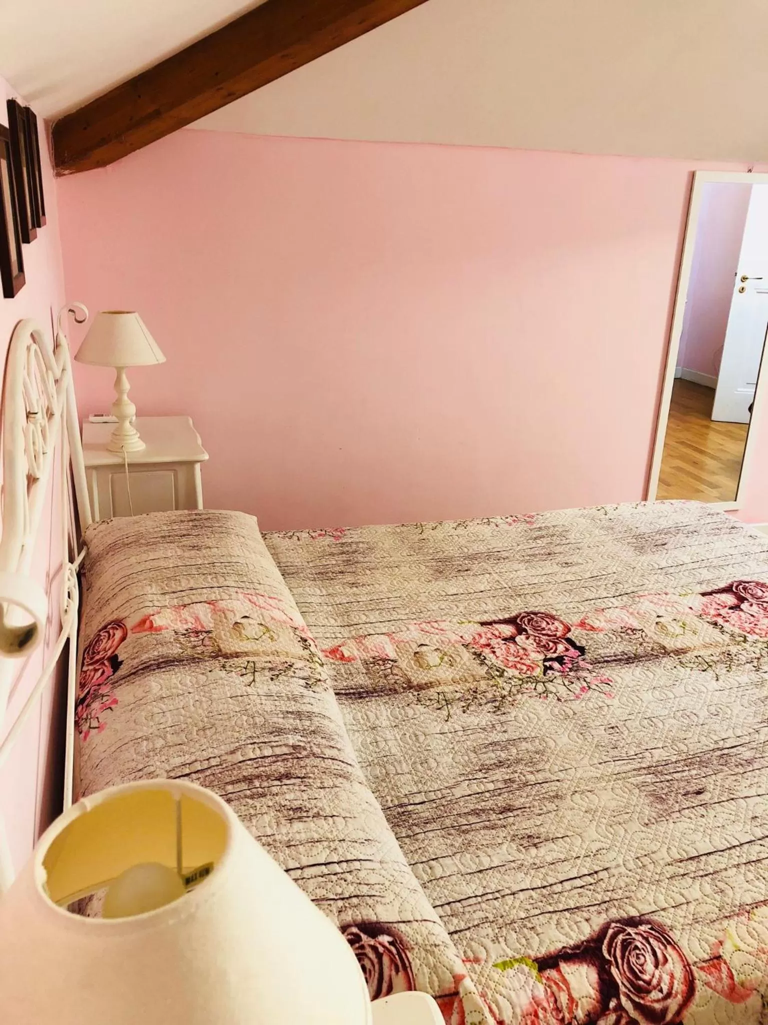 Bed in The Secret Garden Relais