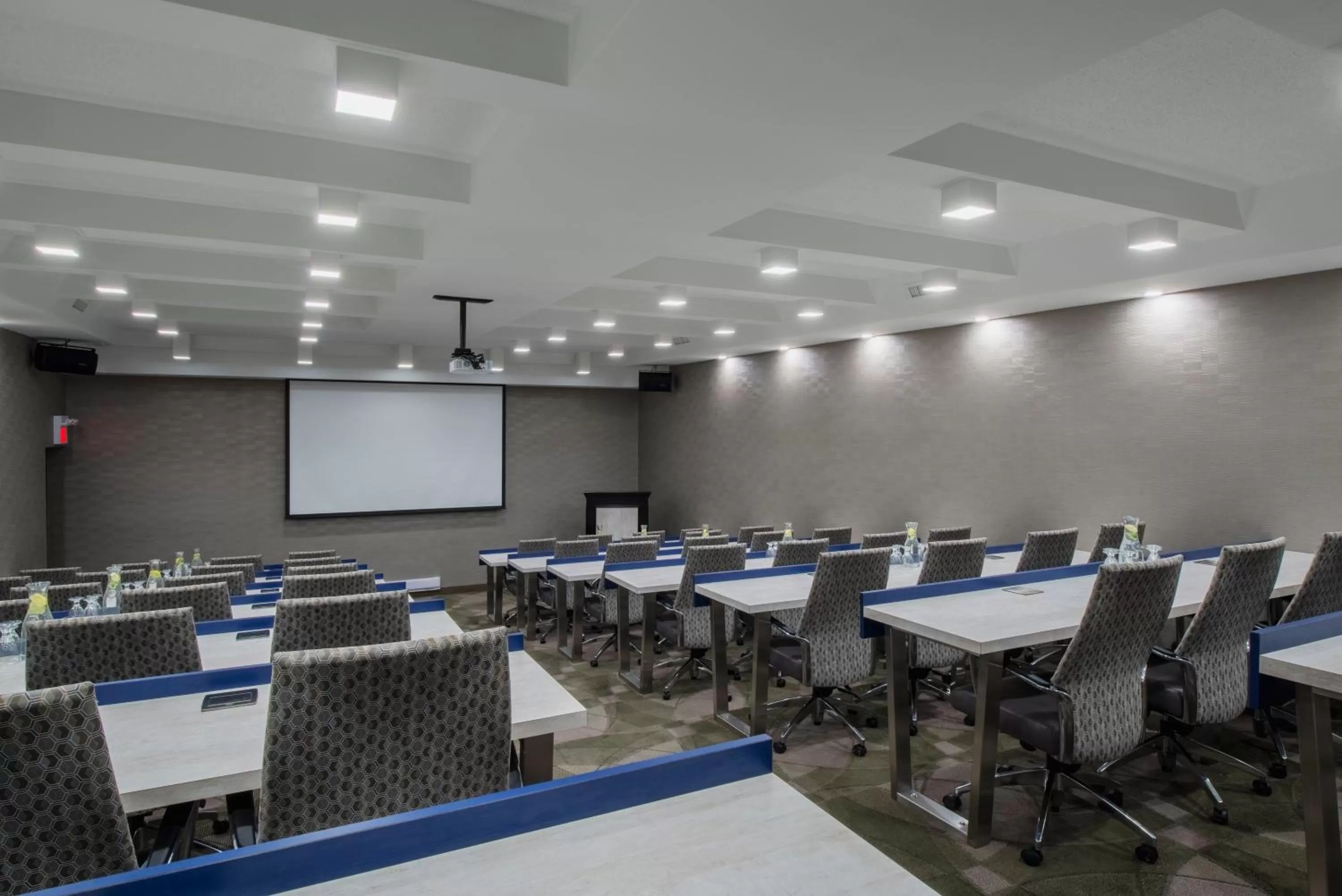 Meeting/conference room in Holiday Inn Winnipeg-South by IHG