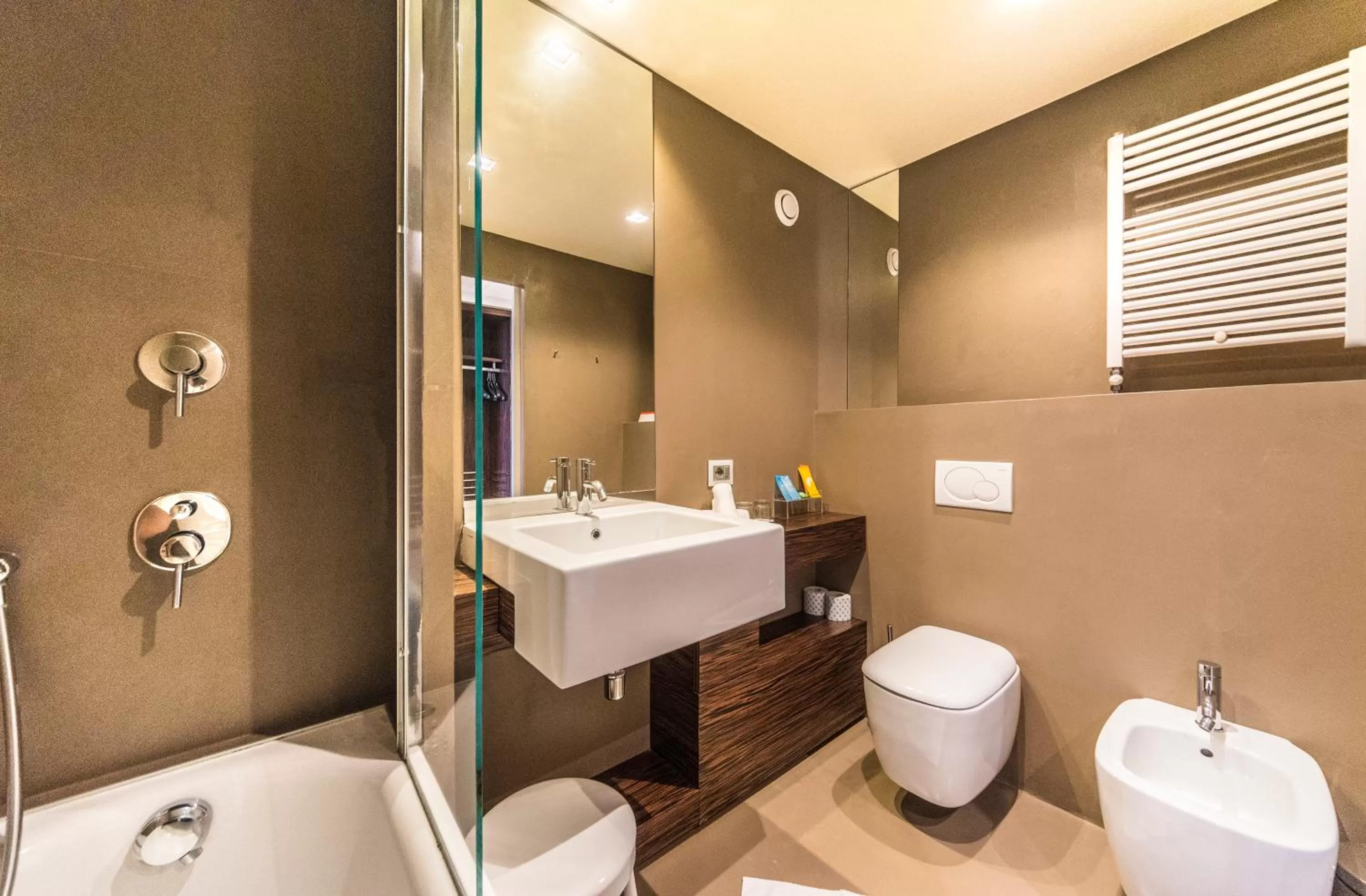 Toilet in Antony Hotel - Venice Airport