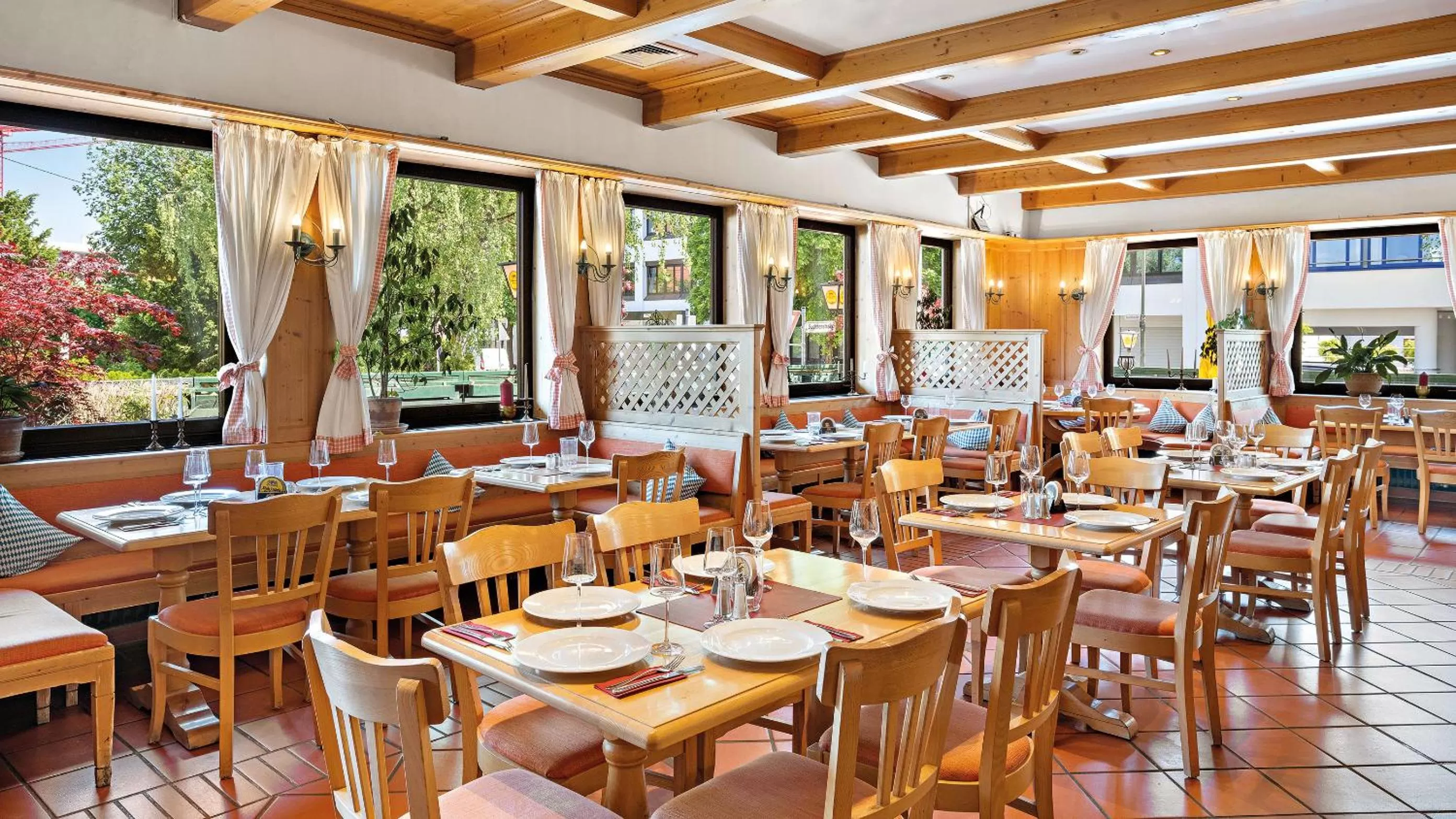 Restaurant/Places to Eat in Styles Hotel Unterföhring