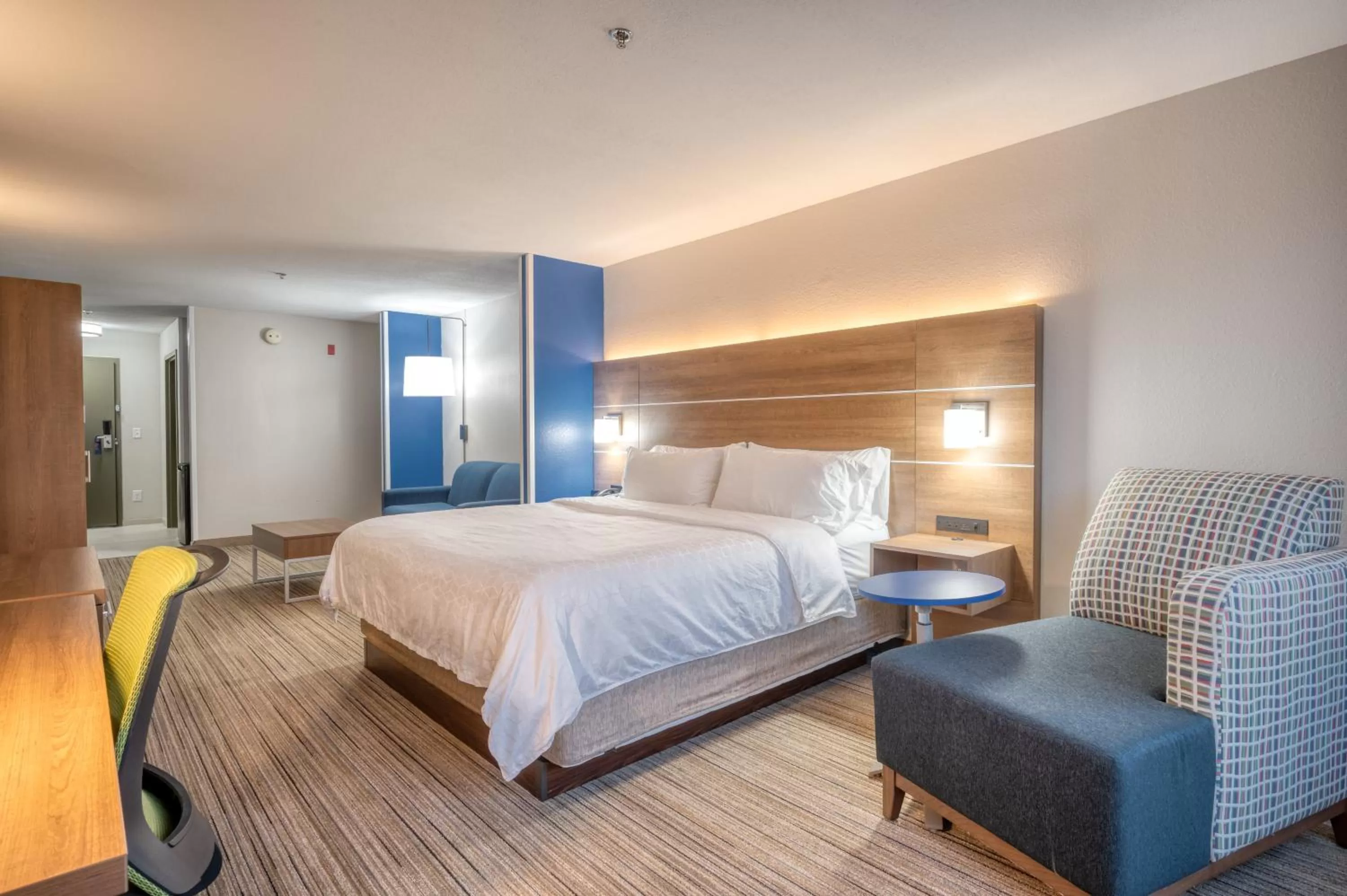 Photo of the whole room, Bed in Holiday Inn Express Hotel & Suites Greenville by IHG