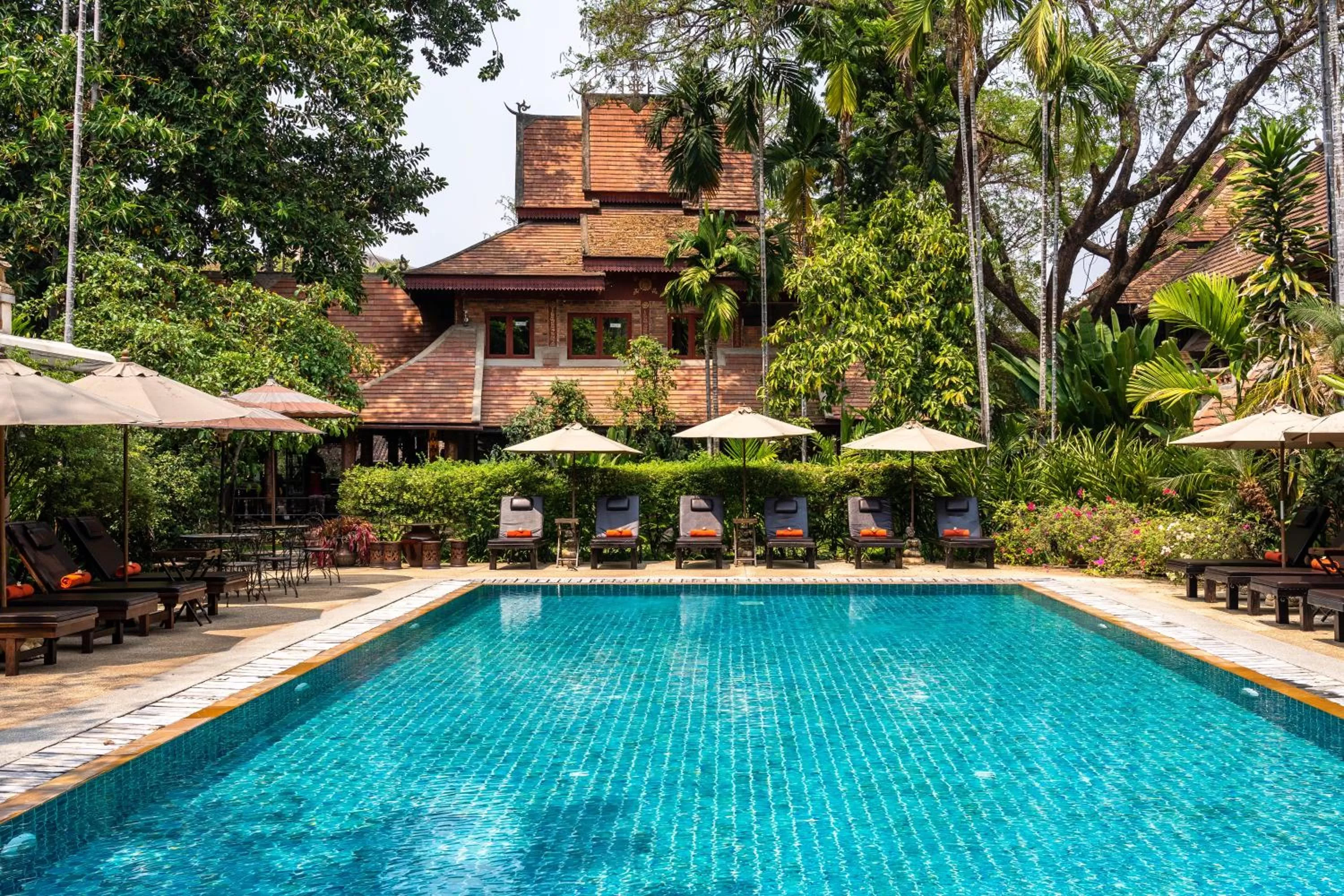 Swimming pool in Yaang Come Village Hotel