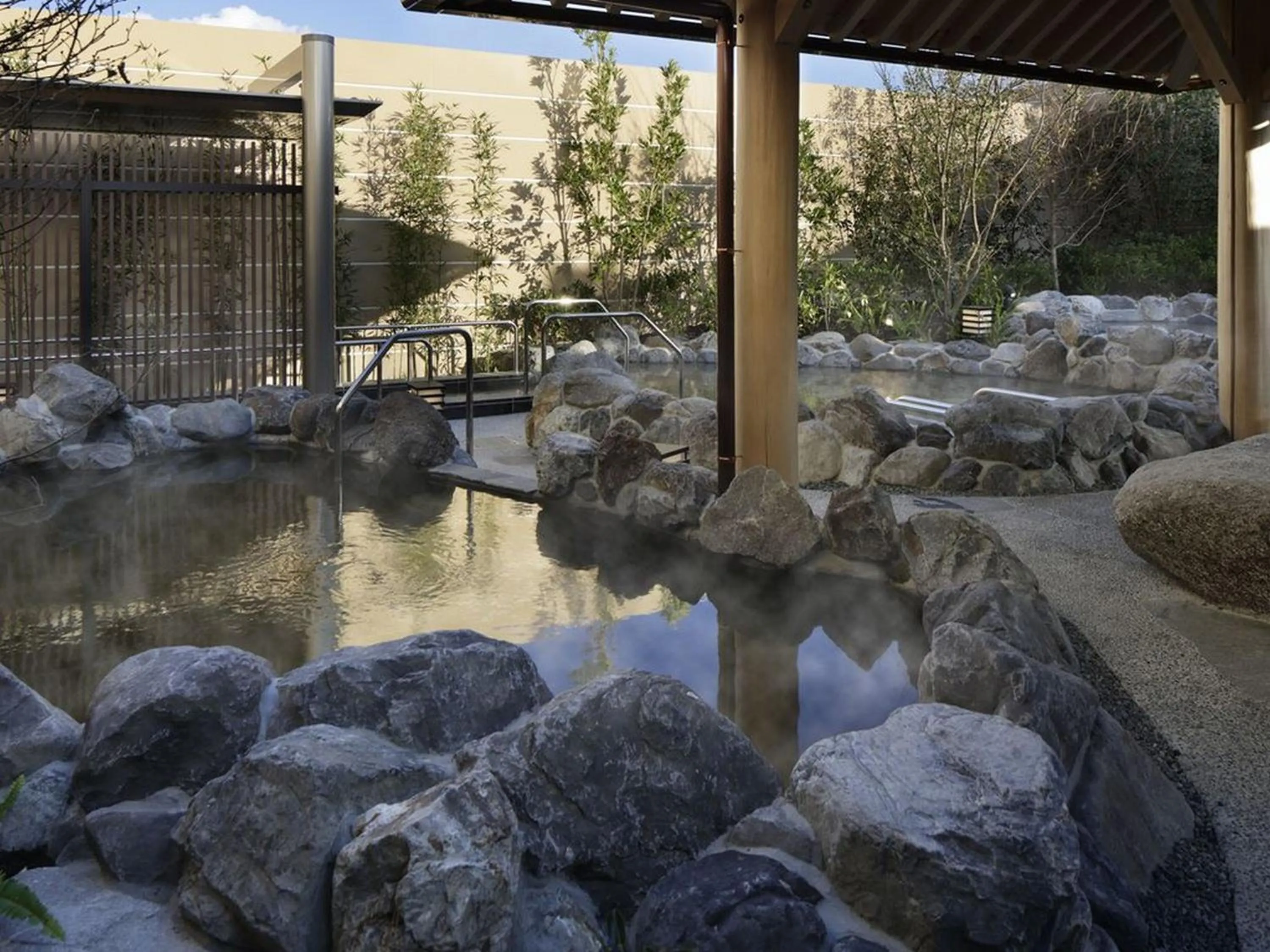 Hot Spring Bath in Kobe Minato Onsen Ren