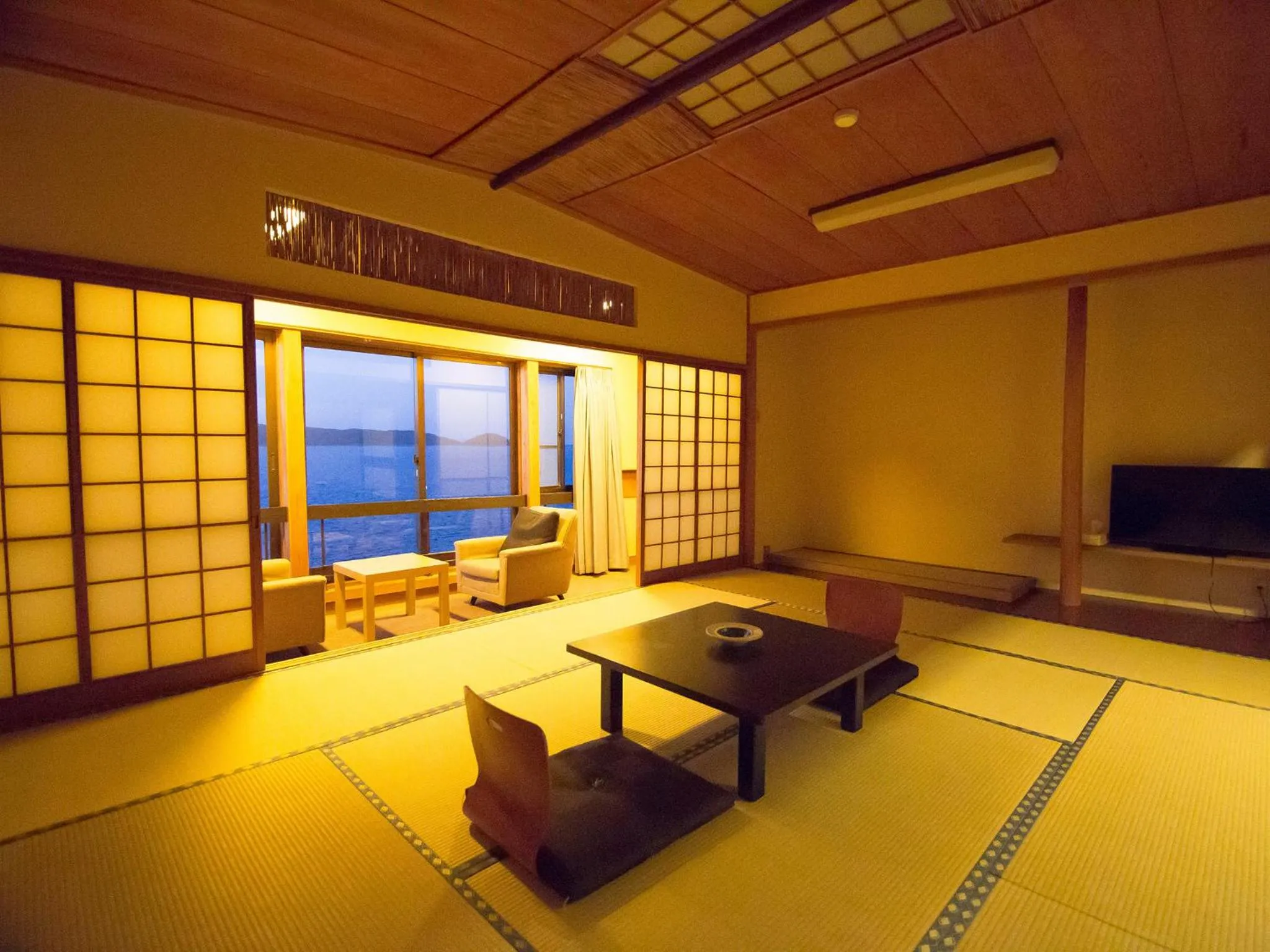 Photo of the whole room in Wakayama Kada Onsen Kada Kaigetsu (ex. Azumaya Seaside Hotel)