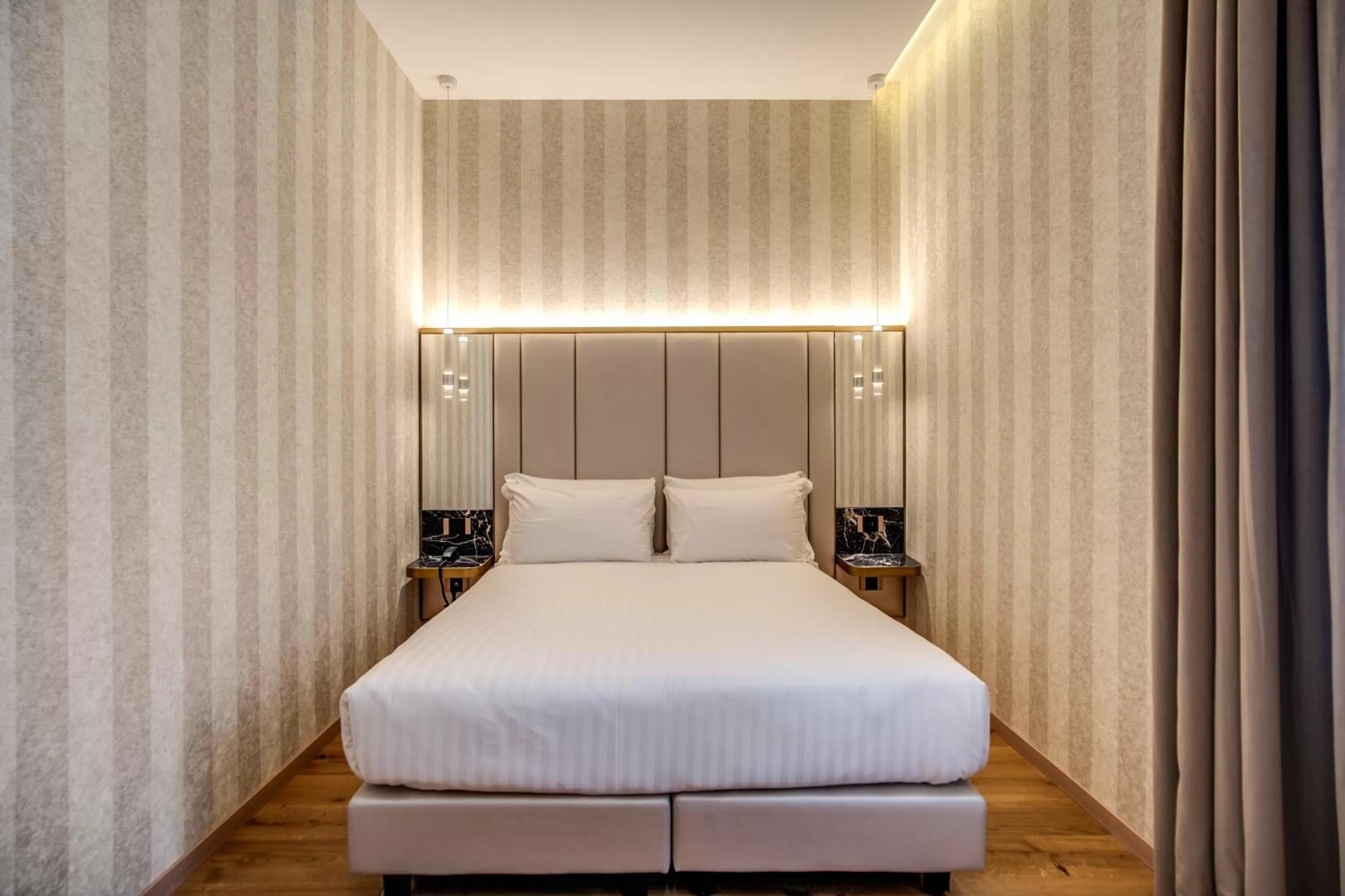 Bedroom, Bed in CC Palace Hotel