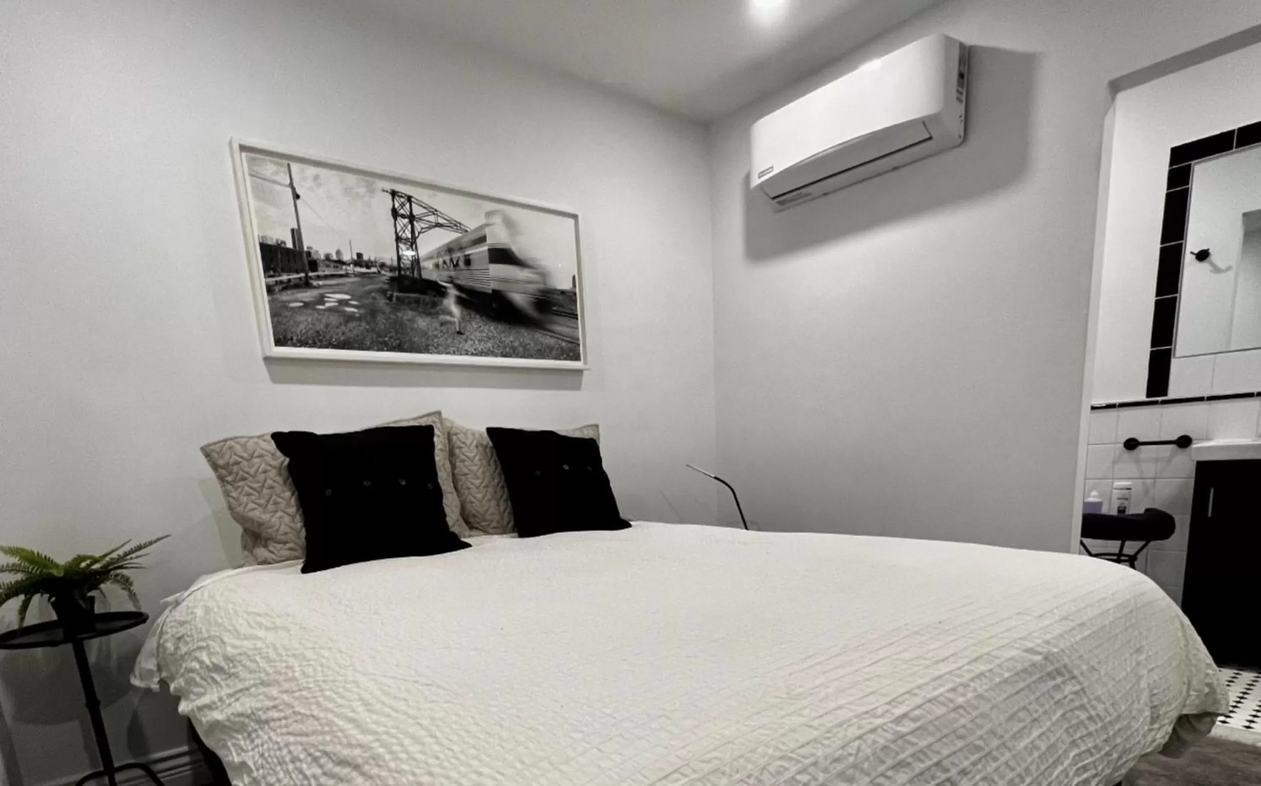 Bed in L'Hotel Particulier Griffintown