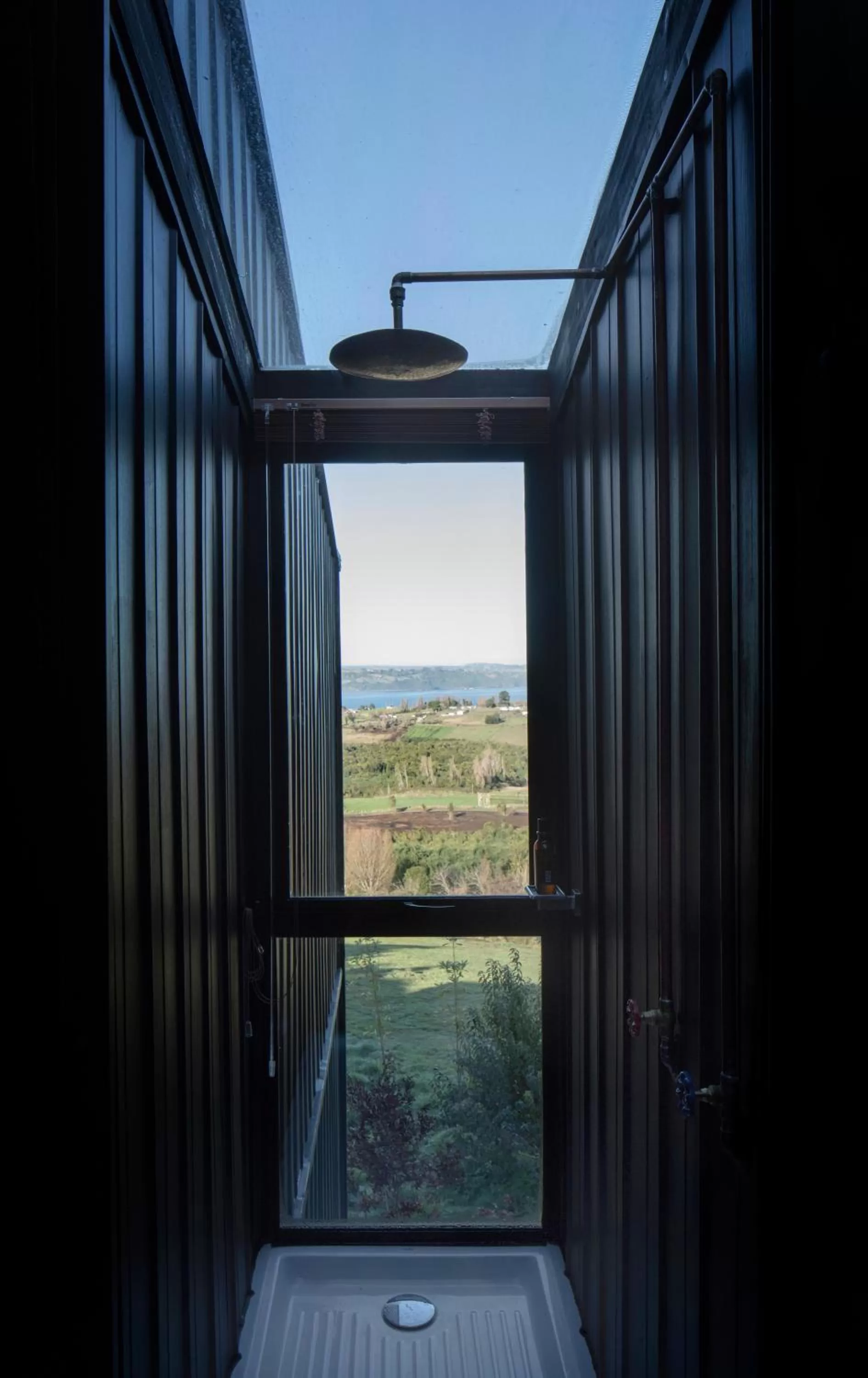 Shower in Hotel & Cava Estancia Rilán