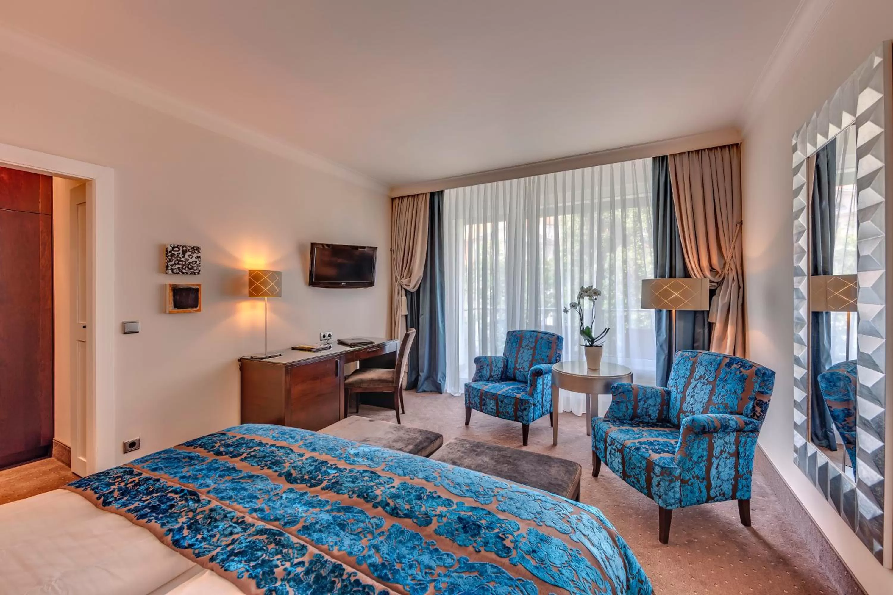 Photo of the whole room, Bed in Bernstein Hotel Villa Kastania