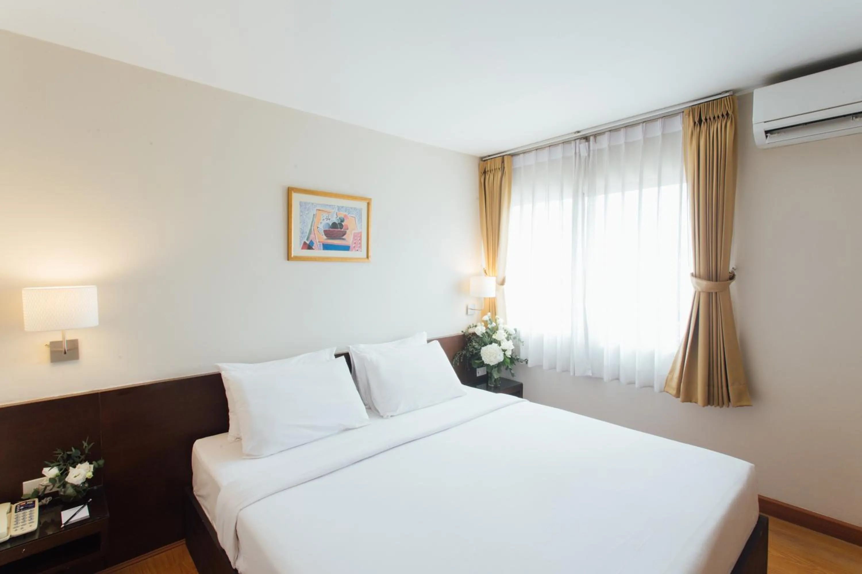 Bed in Seasons Siam Hotel