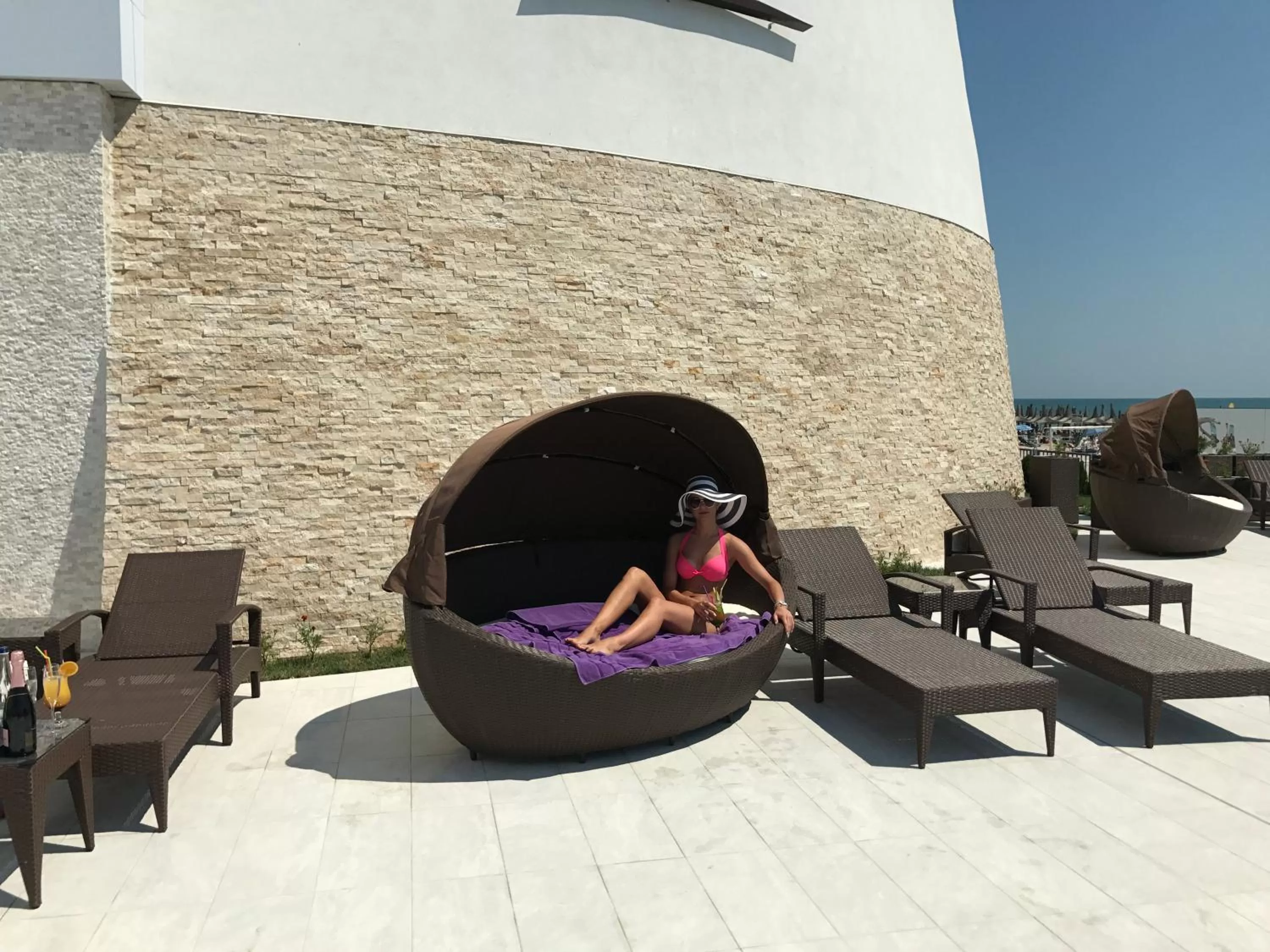 Swimming pool in New Belvedere