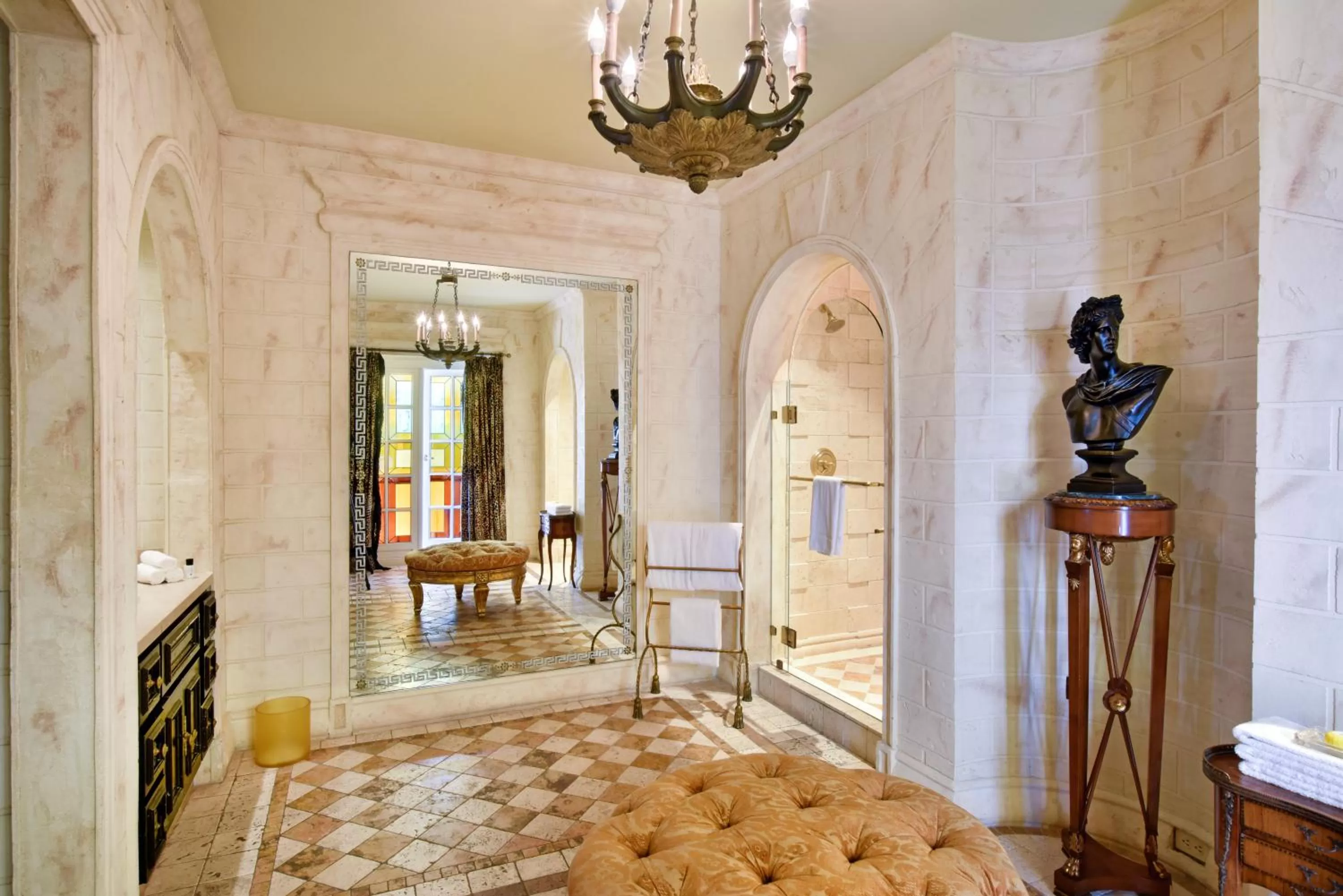 Shower, Bed in The Villa Casa Casuarina