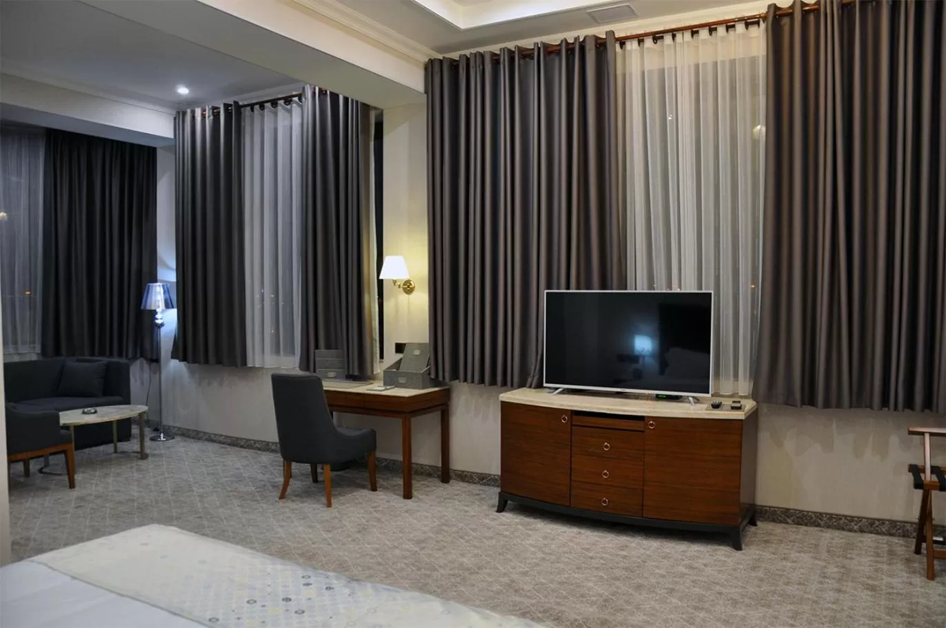 Bed in Parliament Palace Hotel