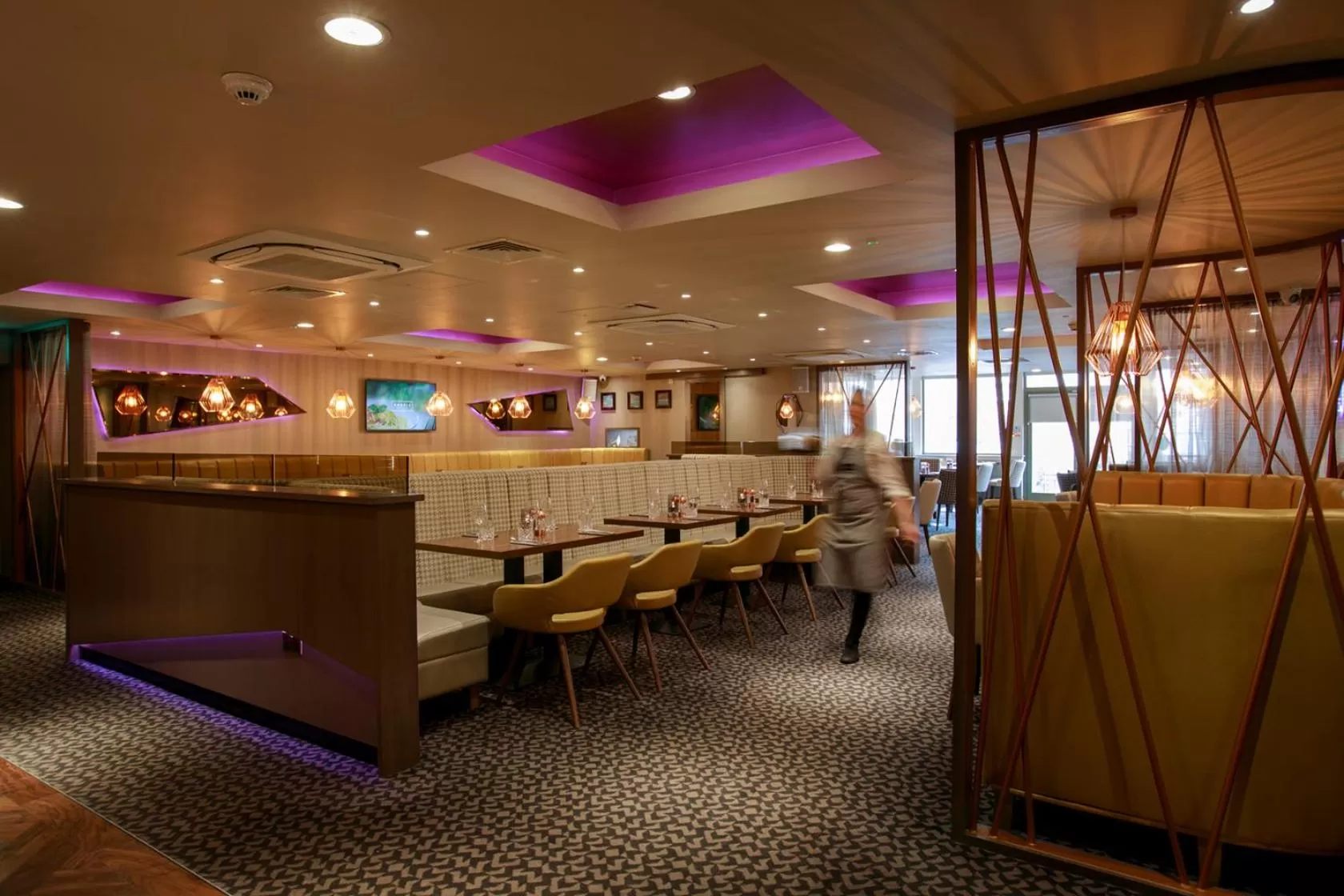 Restaurant/places to eat in Angels Hotel