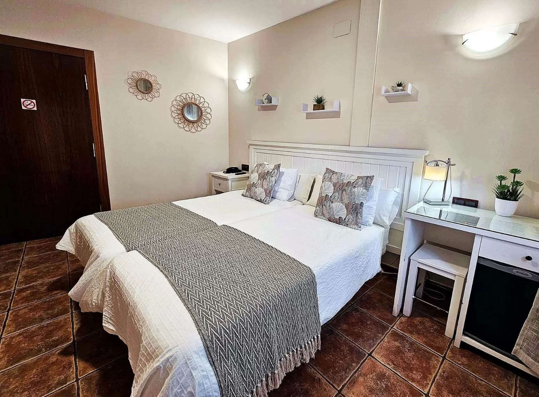 Bedroom, Bed in Hotel Medina de Toledo