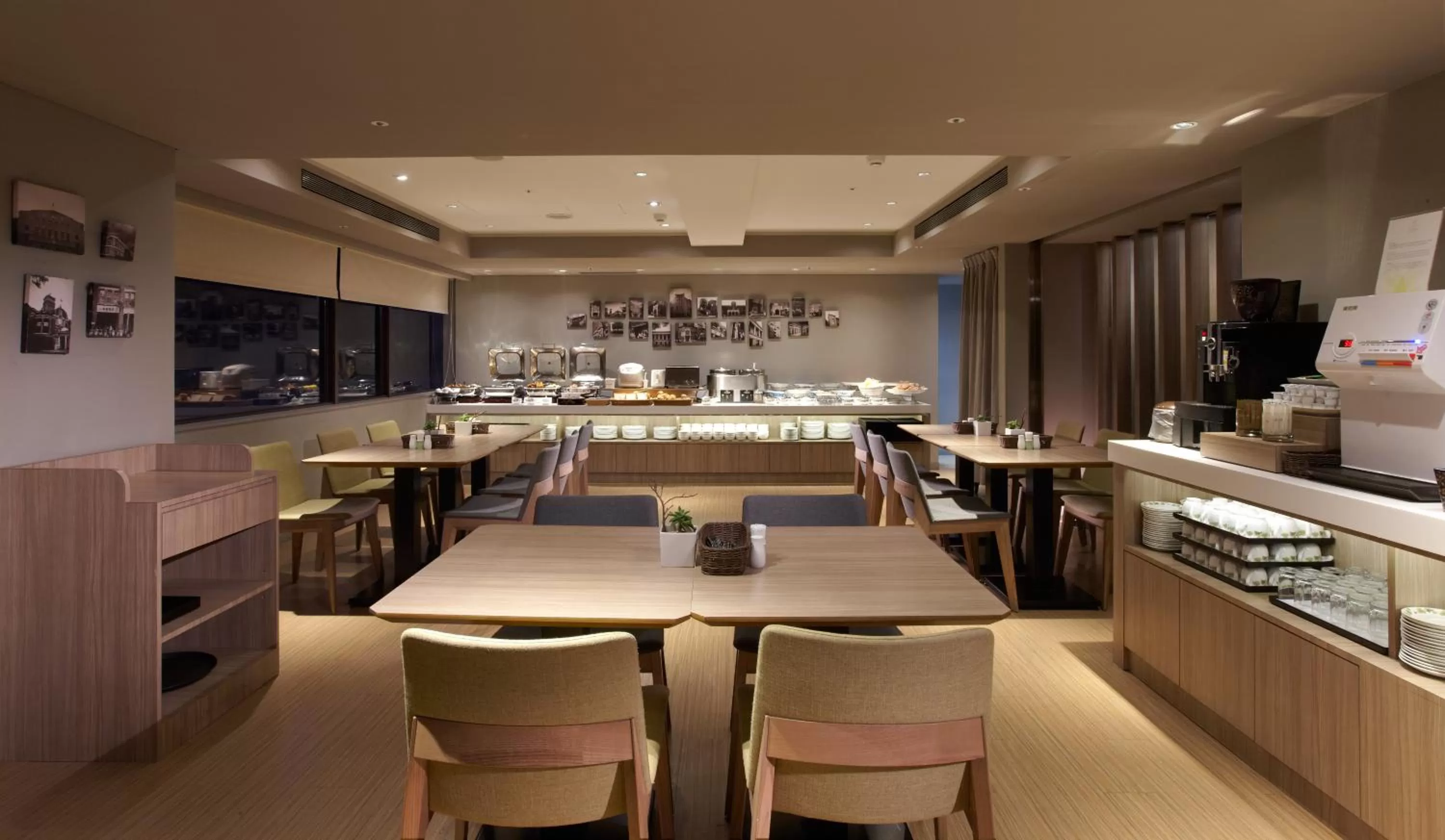 Restaurant/places to eat in Royal Inn Taipei Linsen - Huashan 1914 Creative Park