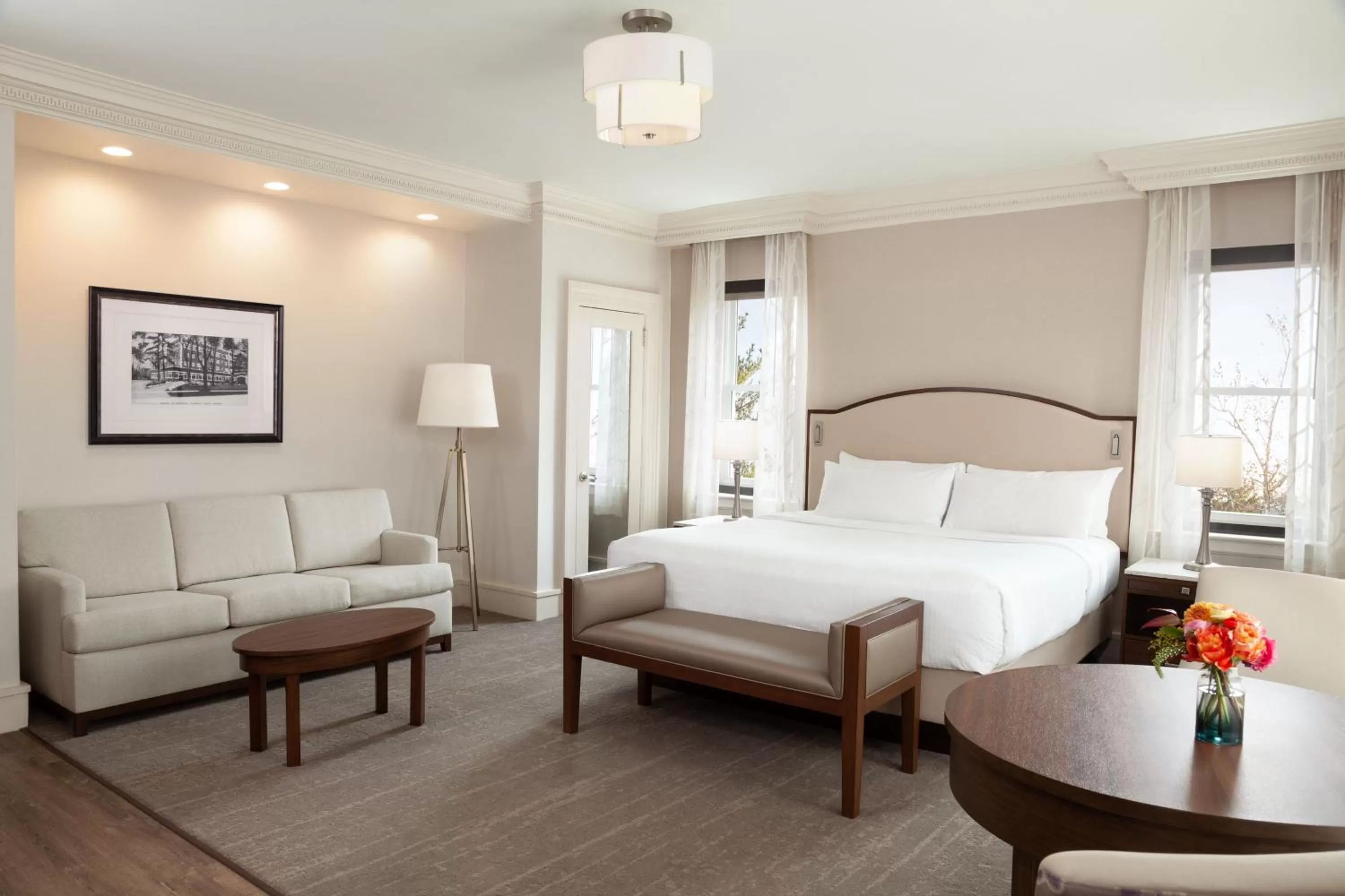 Photo of the whole room, Bed in The Albion Summit