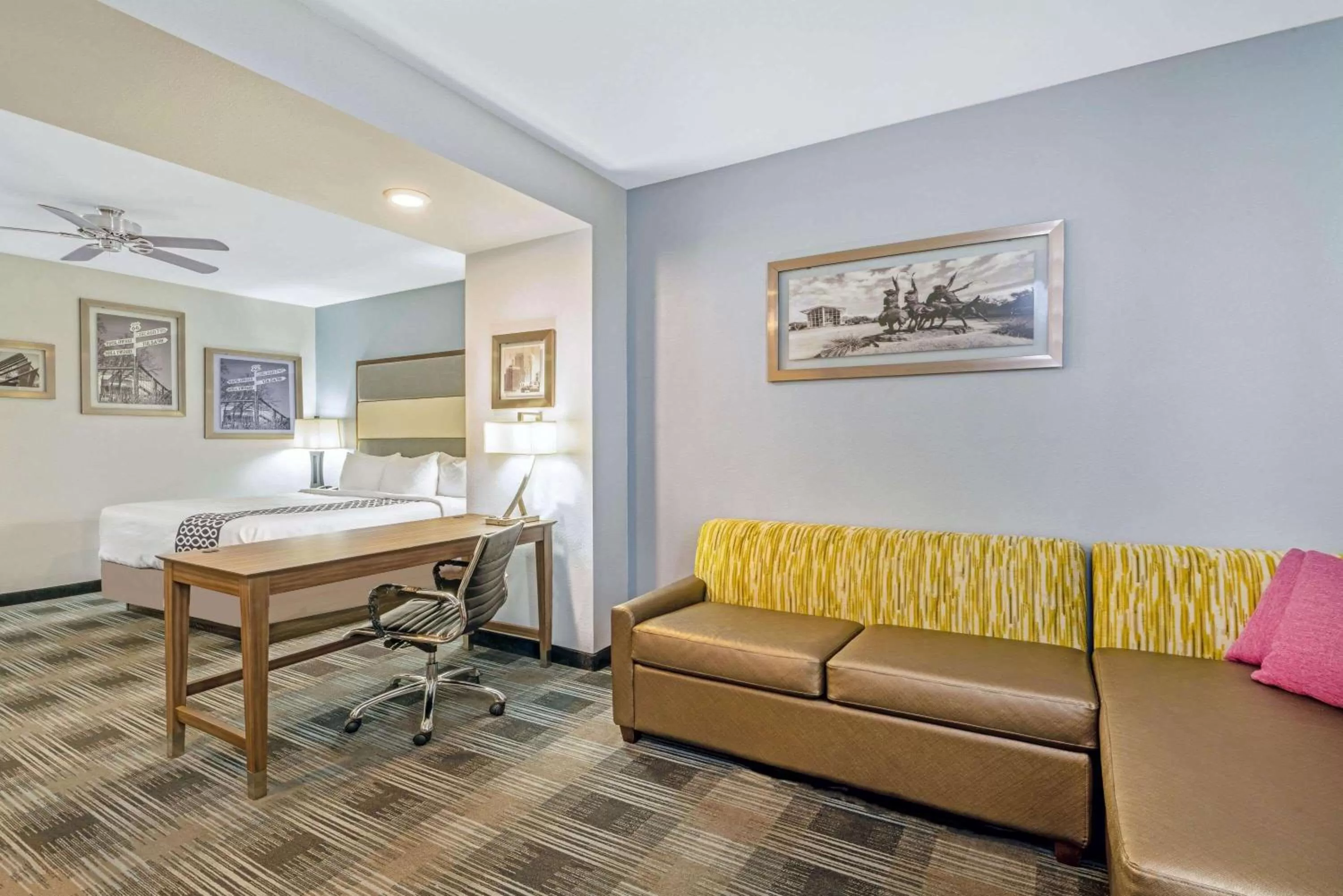 Photo of the whole room in La Quinta by Wyndham Guthrie