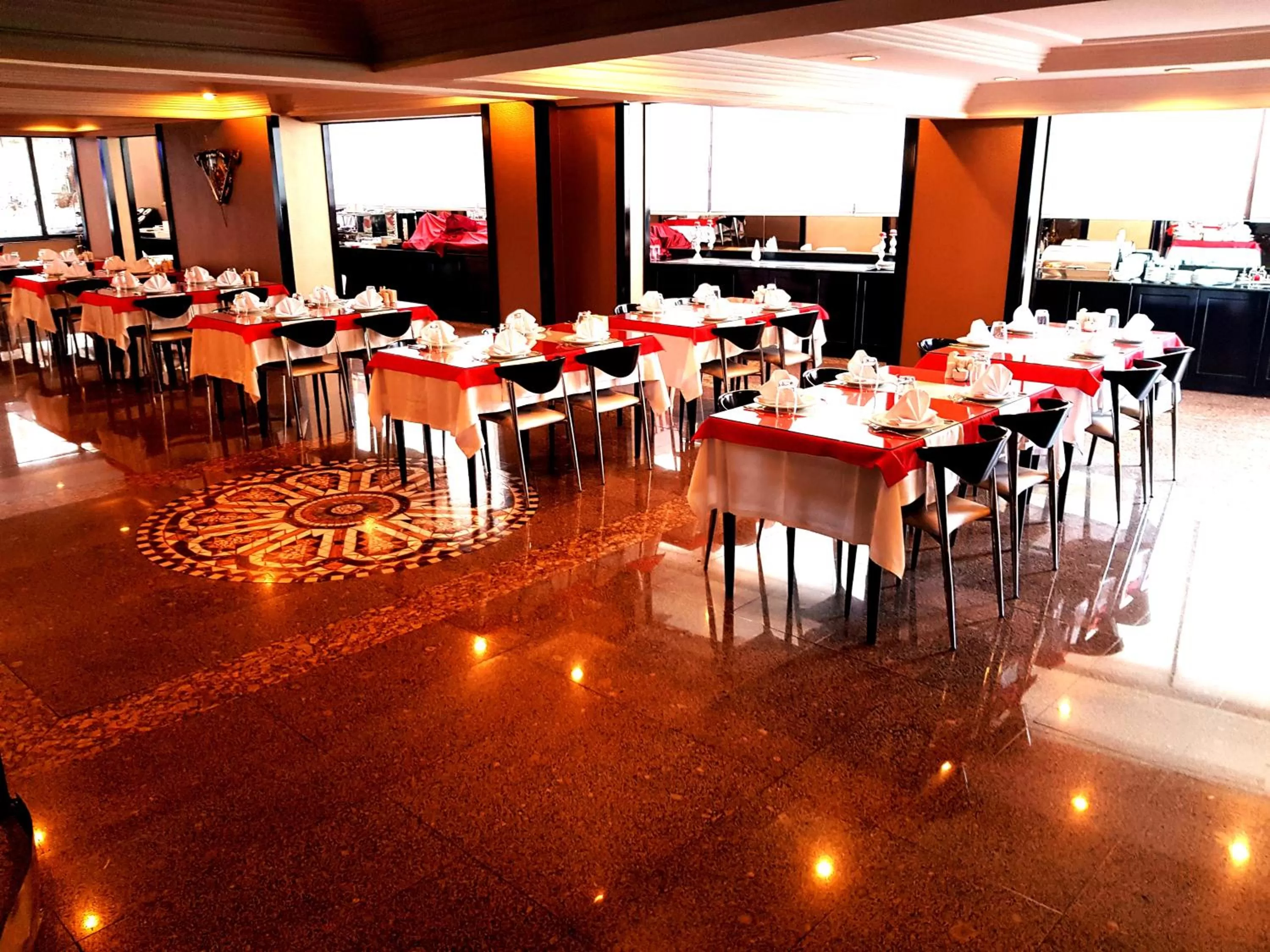 Restaurant/places to eat in Business Park Hotel